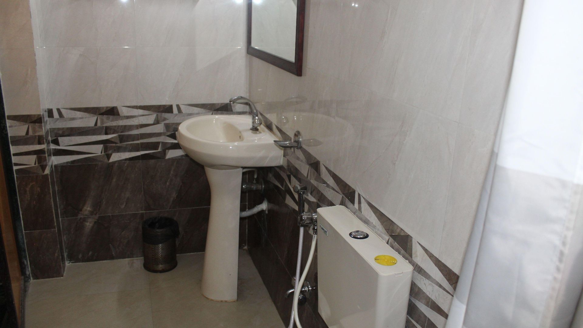 Sea Sands Hotel 2*