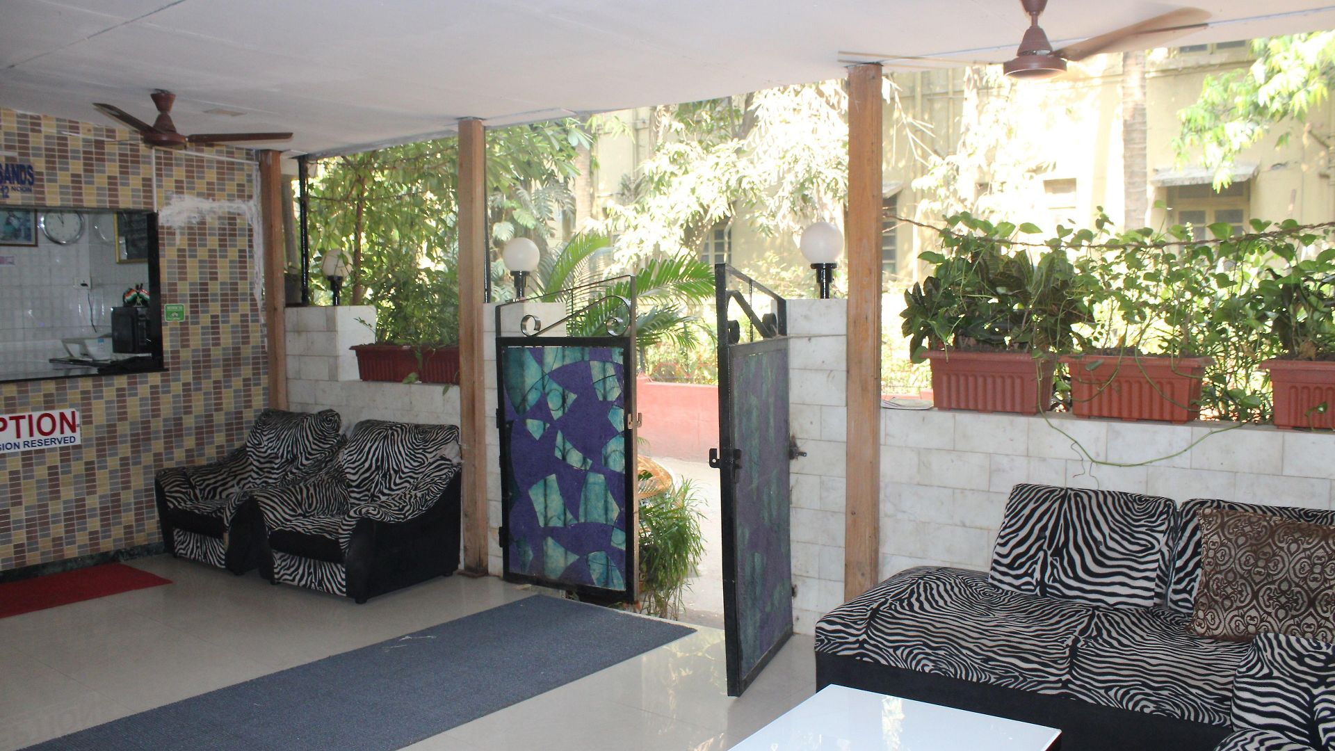 Sea Sands Hotel 2*