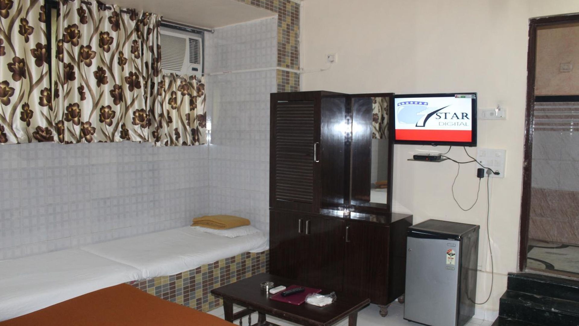 Sea Sands Hotel 2*