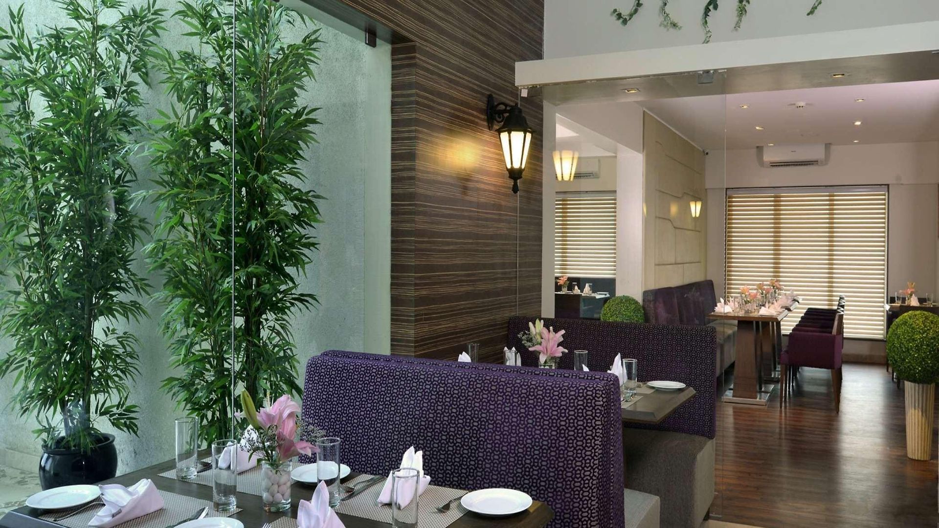 Hotel Residency Sarovar Portico 4*