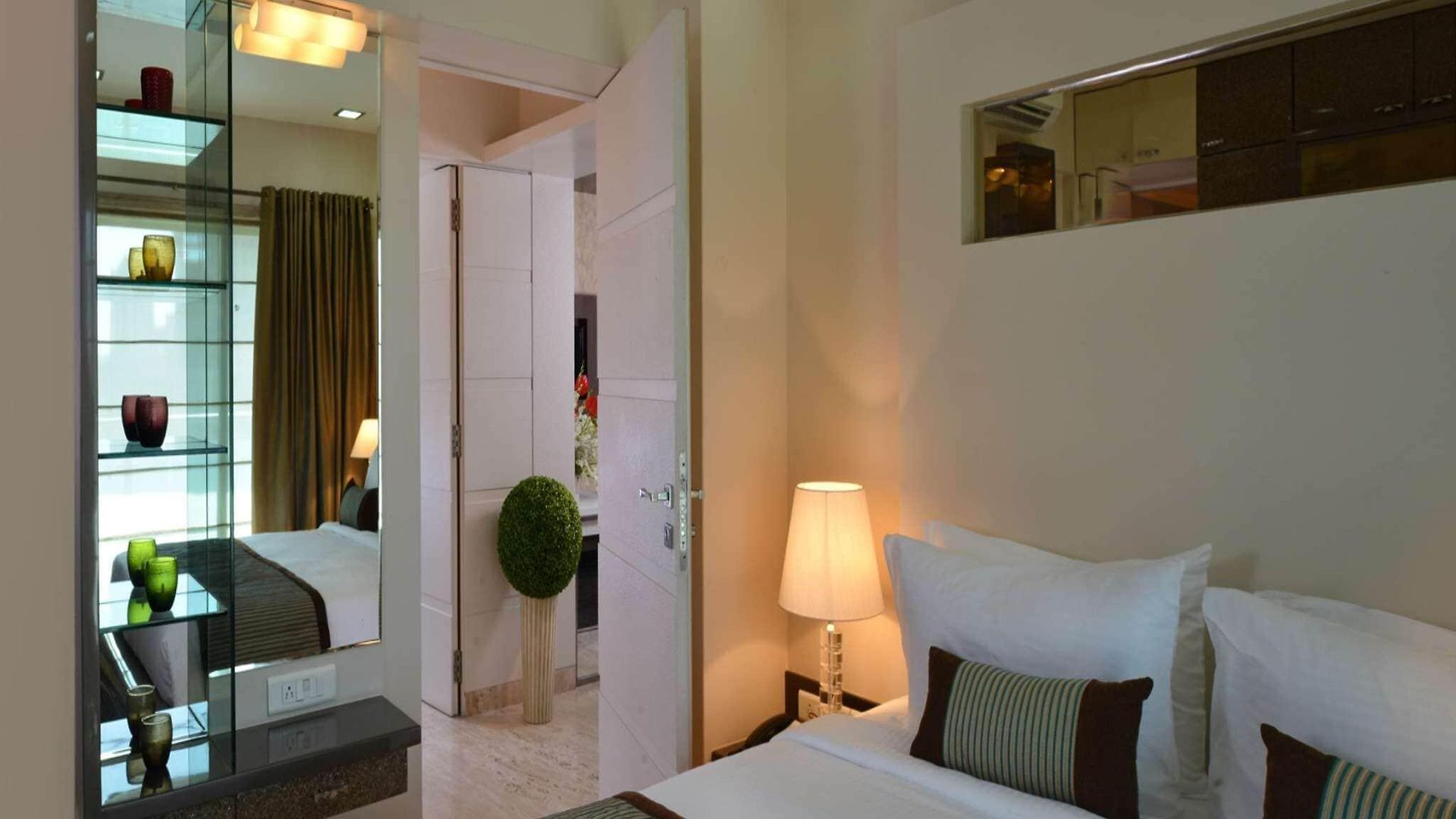 Residency Sarovar Portico 4*