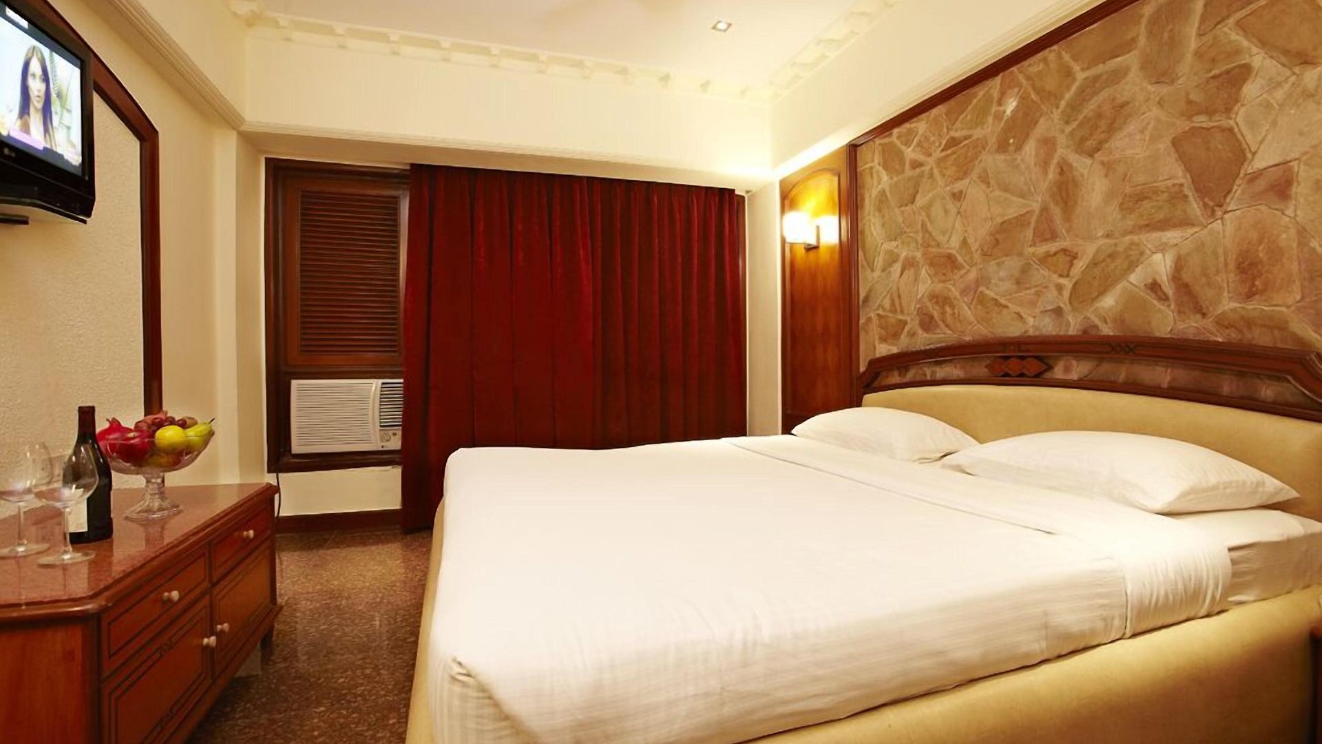 Bloom - Juhu Hotel