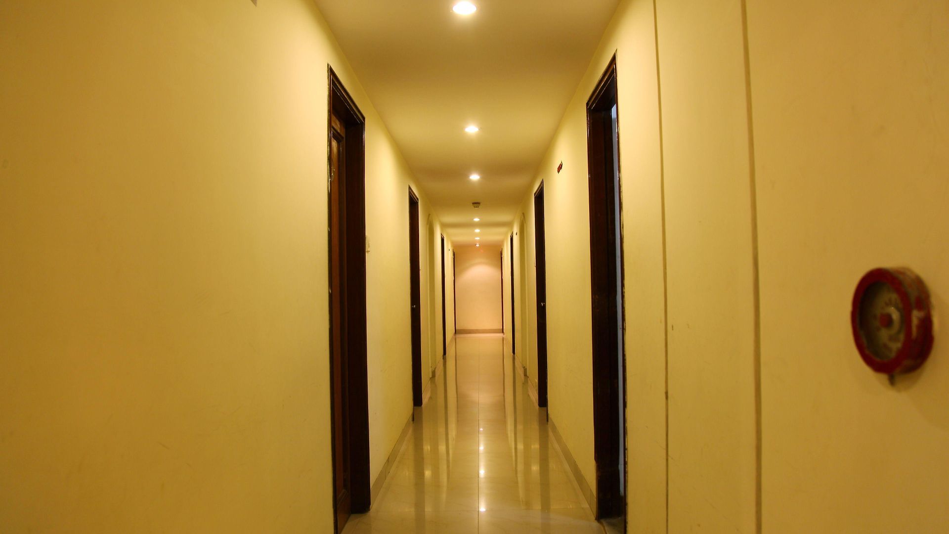 Hotel Bloom - Juhu Mumbai