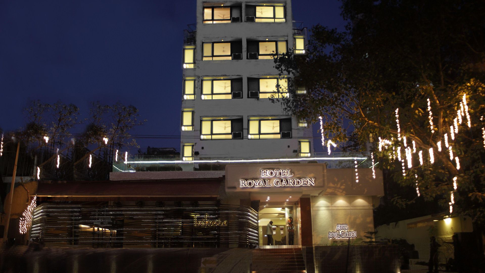 Bloom - Juhu