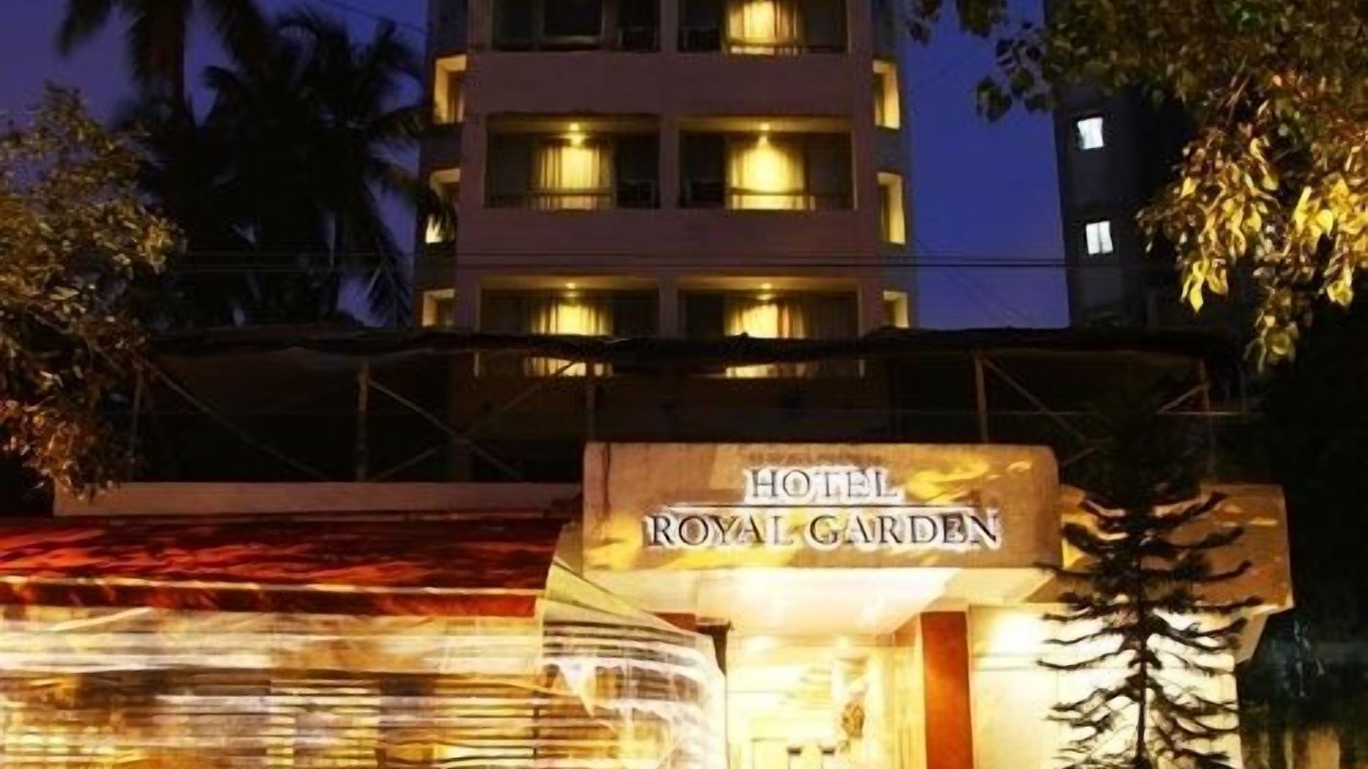 Bloom - Juhu Hotel