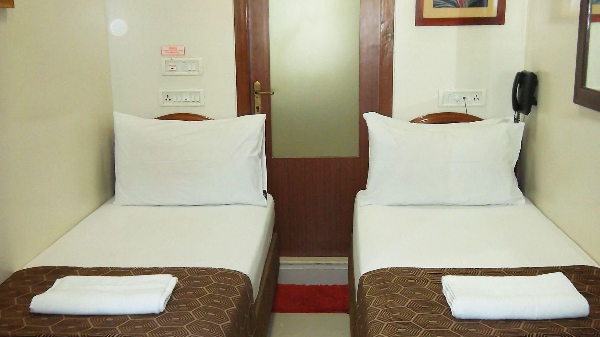Elphinstone Hotel