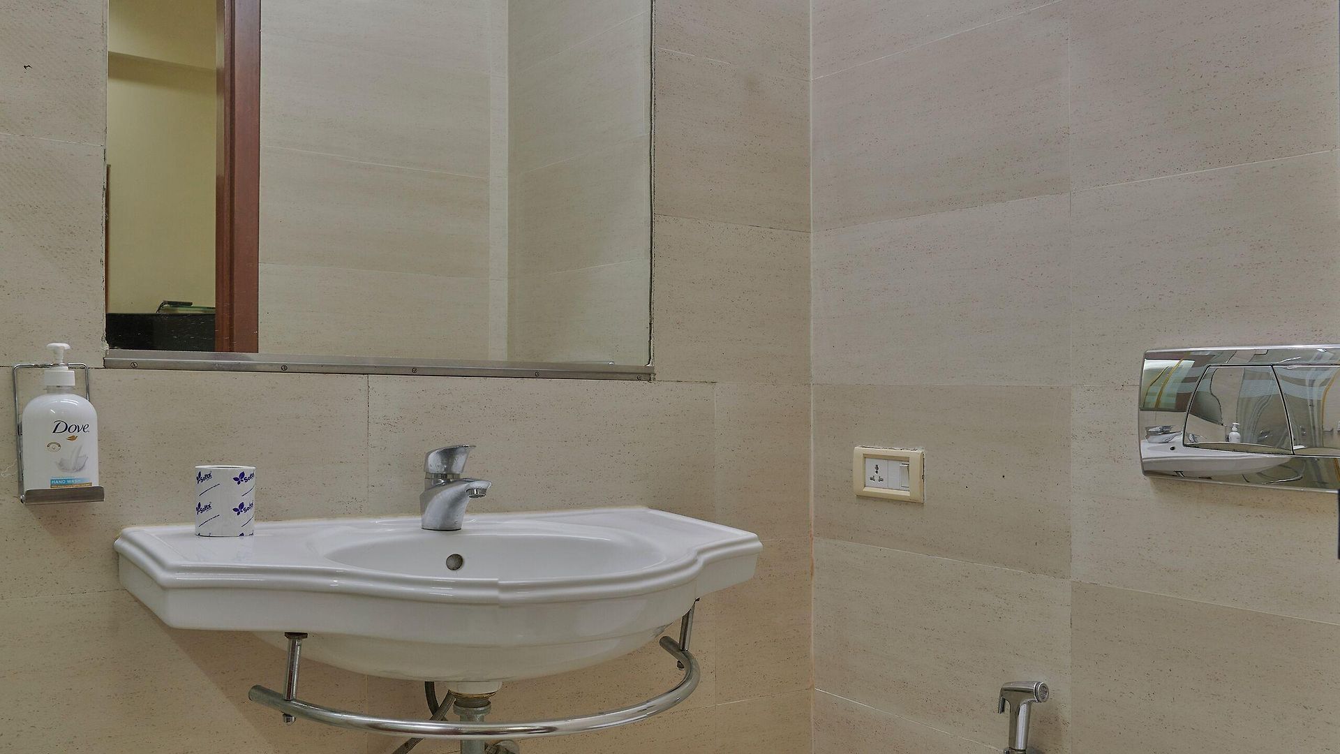 Elphinstone Hotel 3*