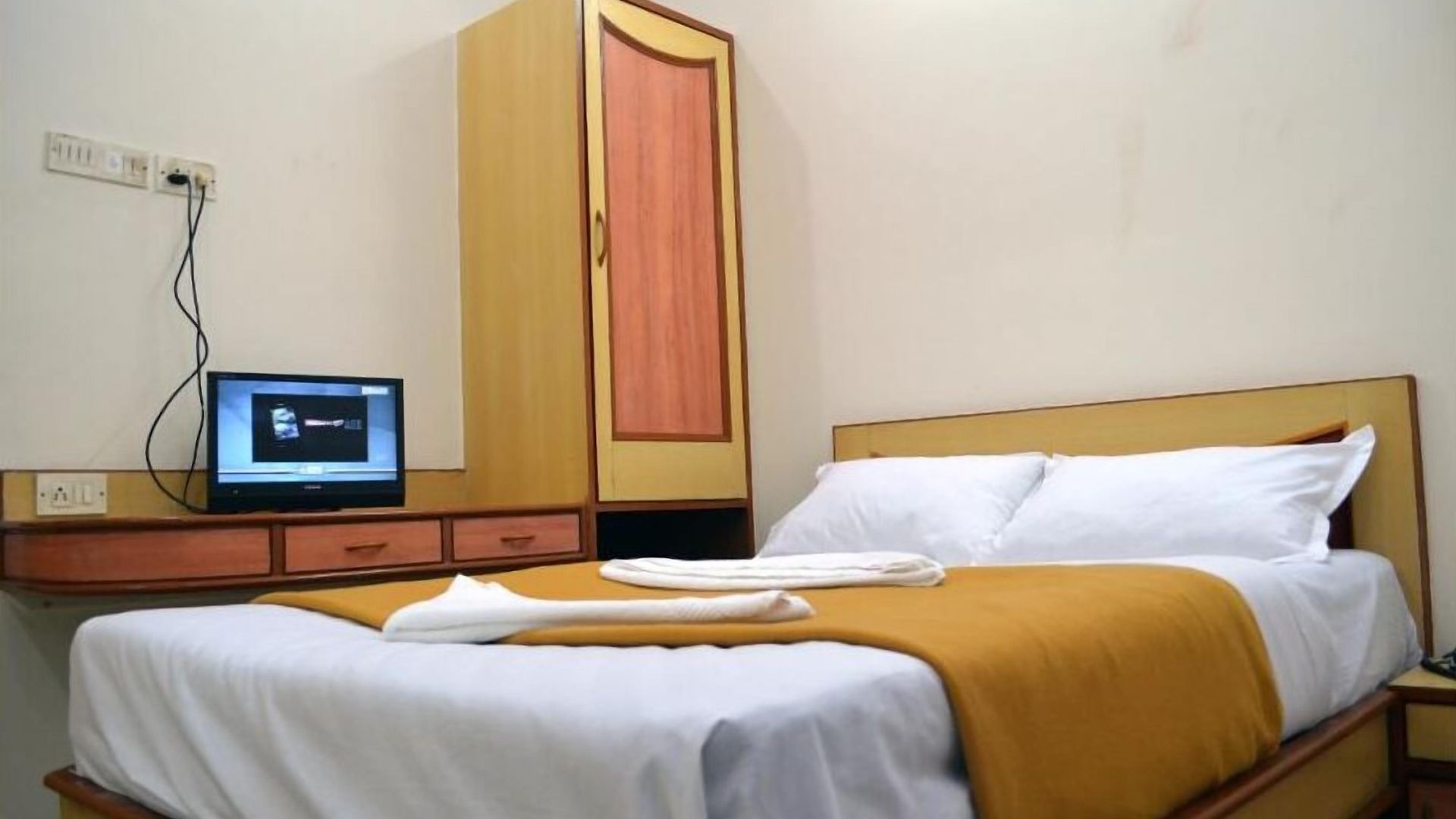 Fabexpress New Deepak - Nr & Csmt Station Hotel