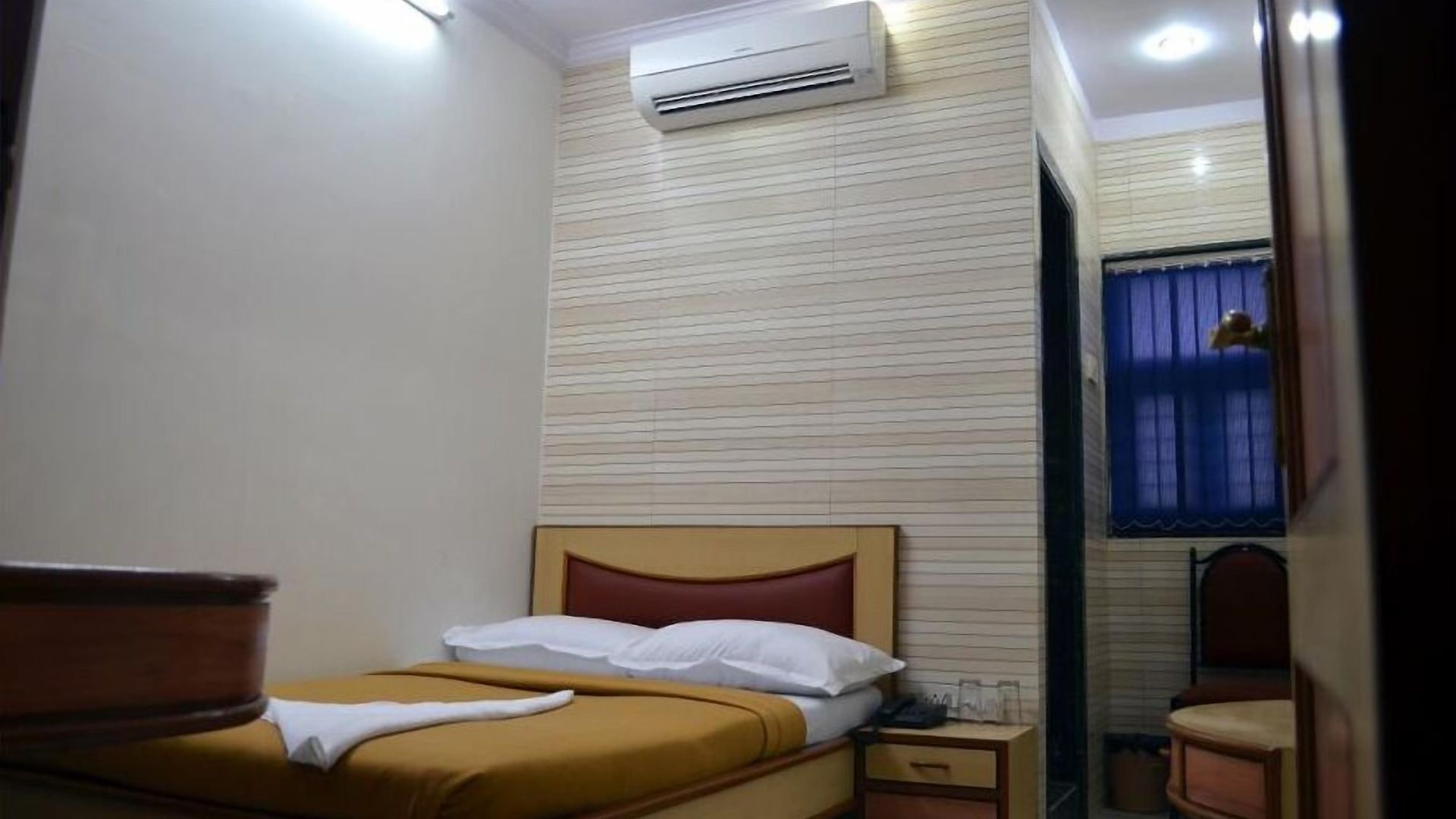 Fabexpress New Deepak - Nr & Csmt Station 2*