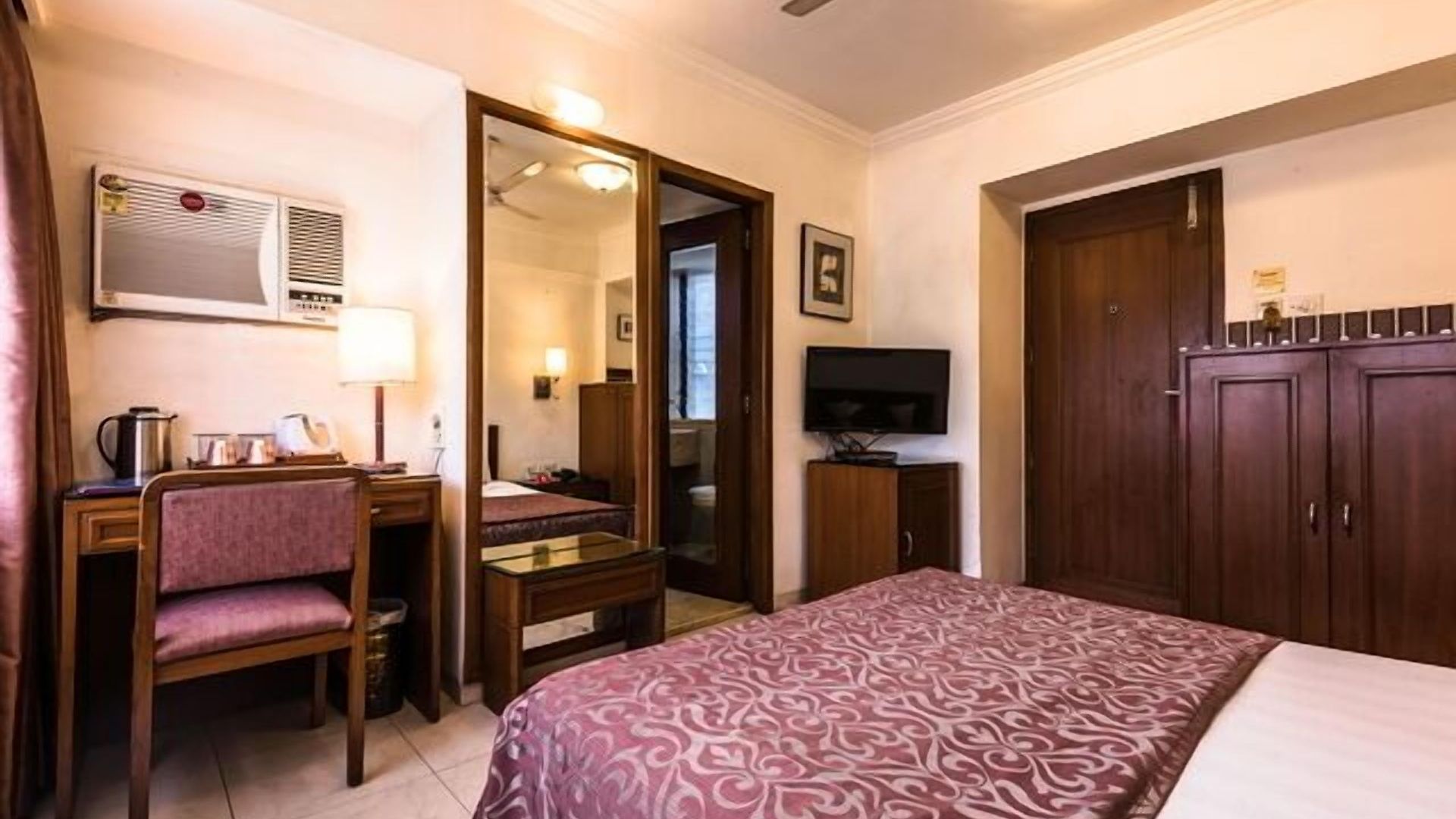 Royal 3* Mumbai