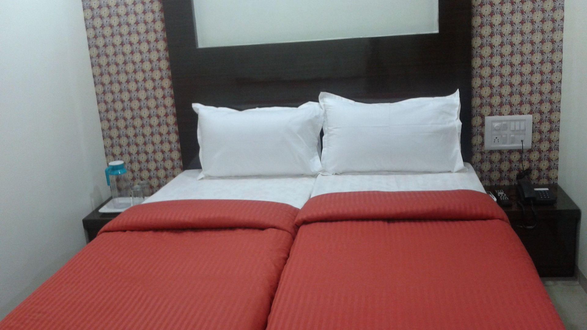 Skyway Apartment *