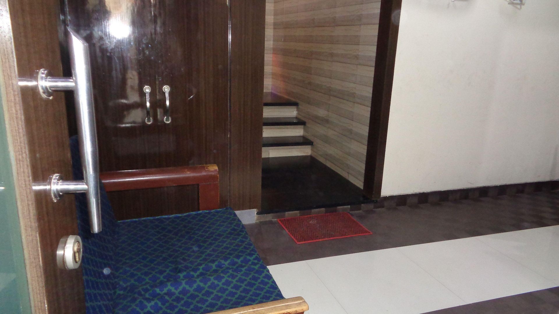 Skyway Apartment *