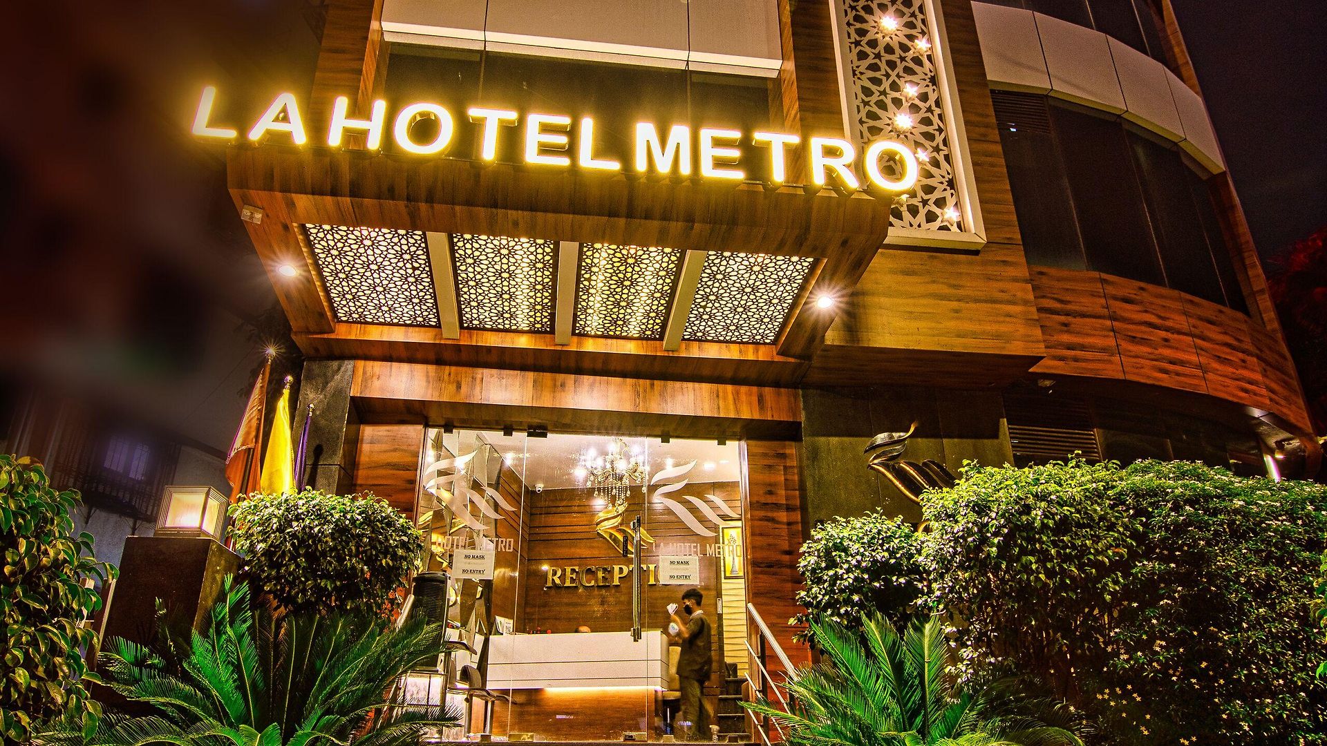 La Metro Near Bkc Hotel