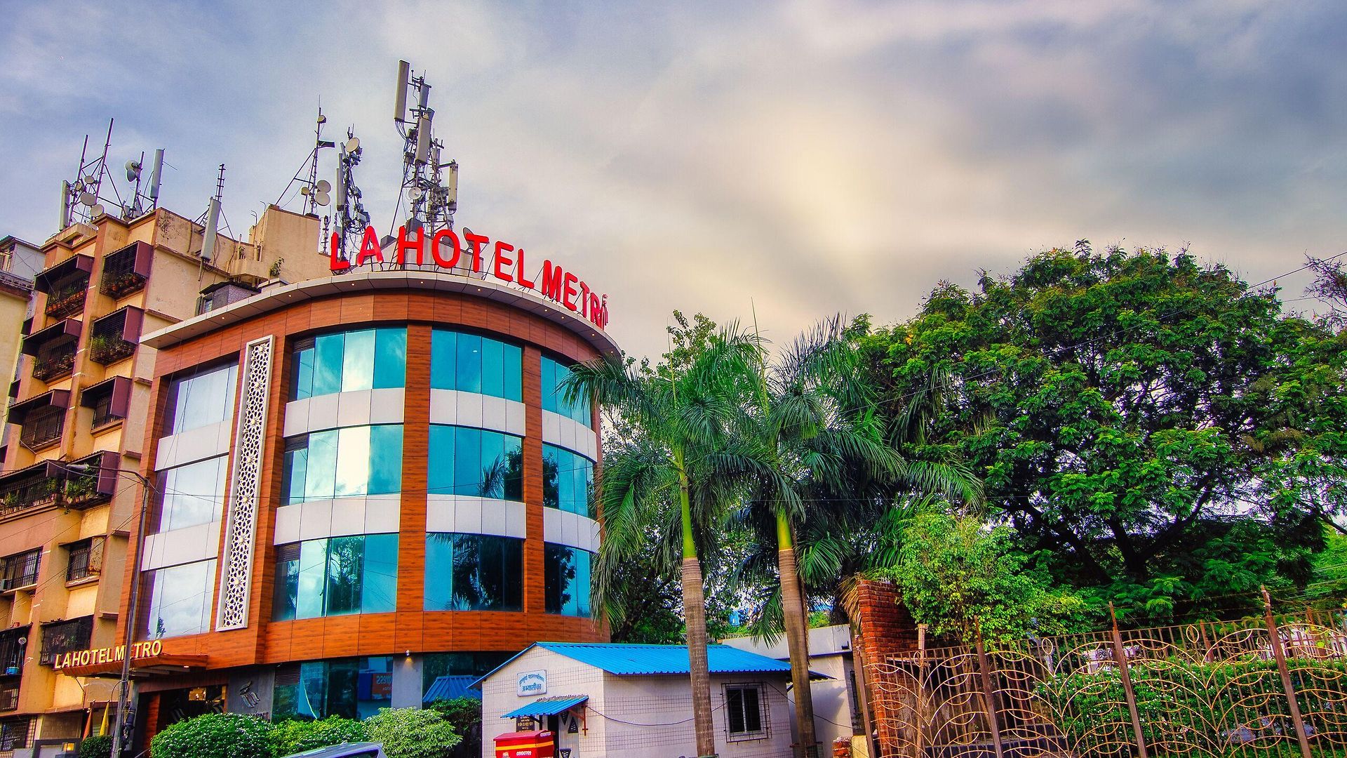 Hotel La Metro Near Bkc 3*