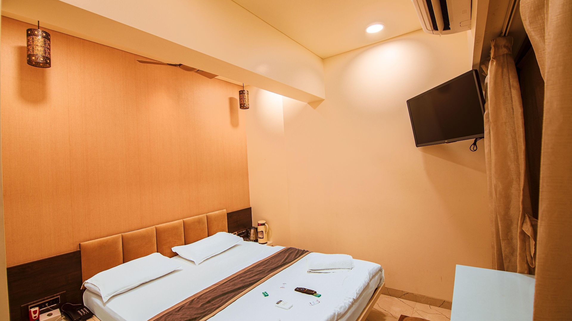 Hotel La Metro Near Bkc