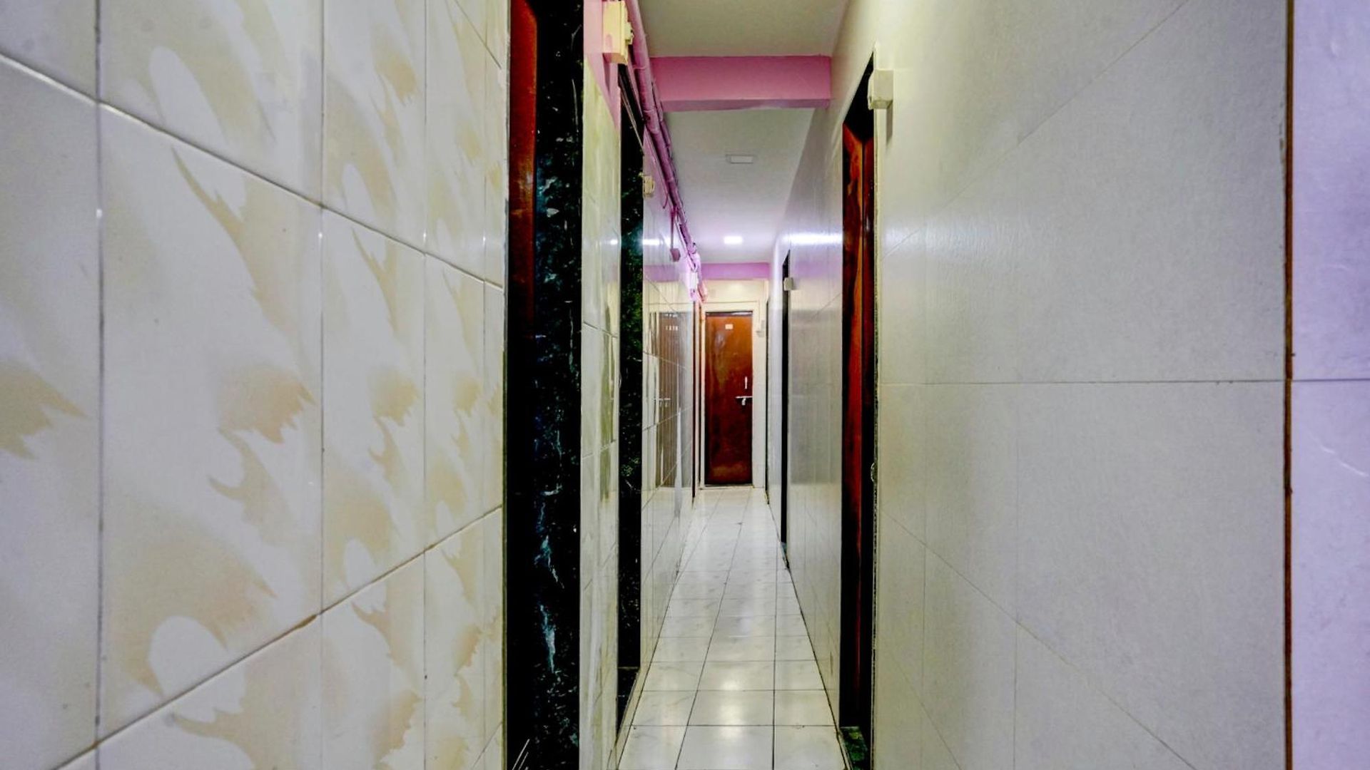 Hotel O Gulzar Masjid Bunder Railway Station Hotel