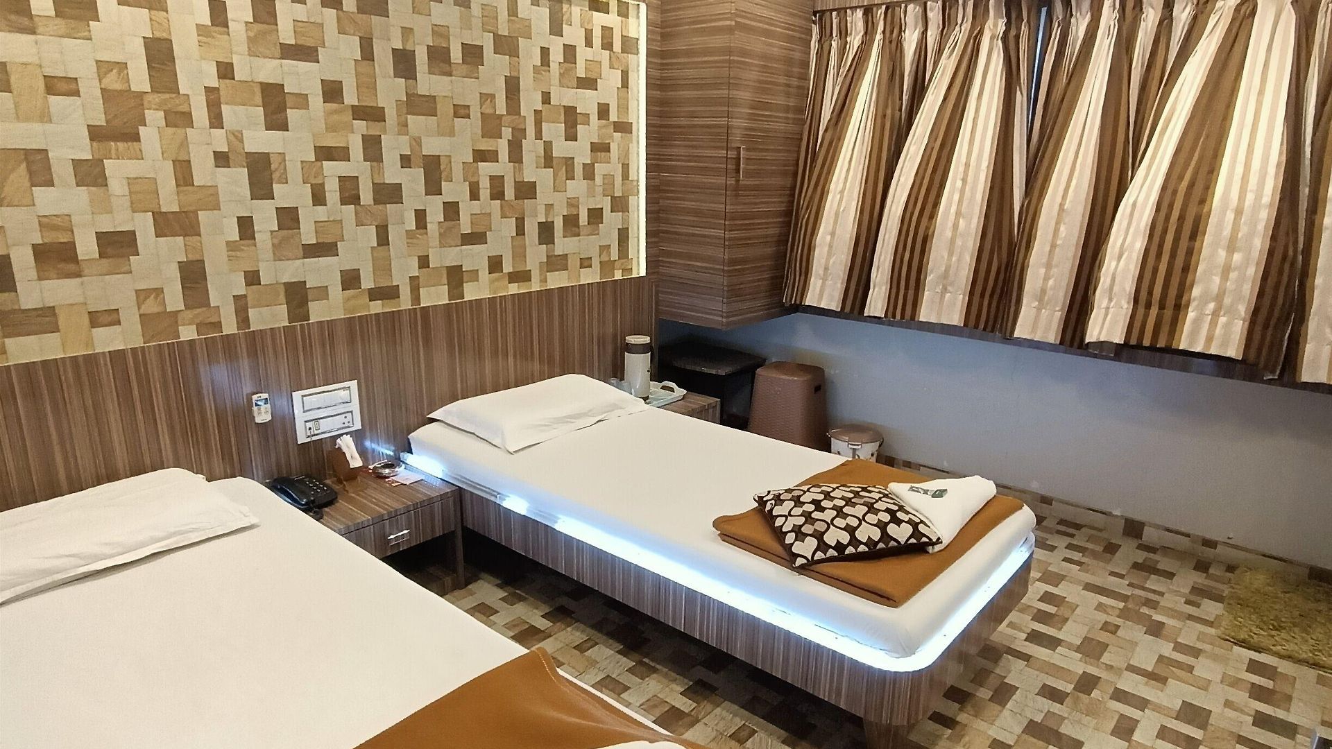 Nice Guest House Guest house Mumbai