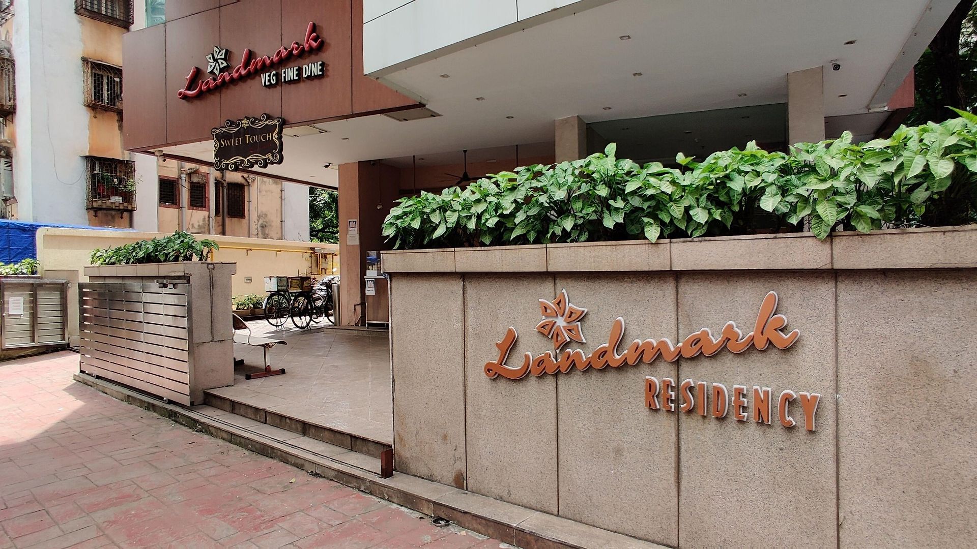 Hotel Landmark Residency