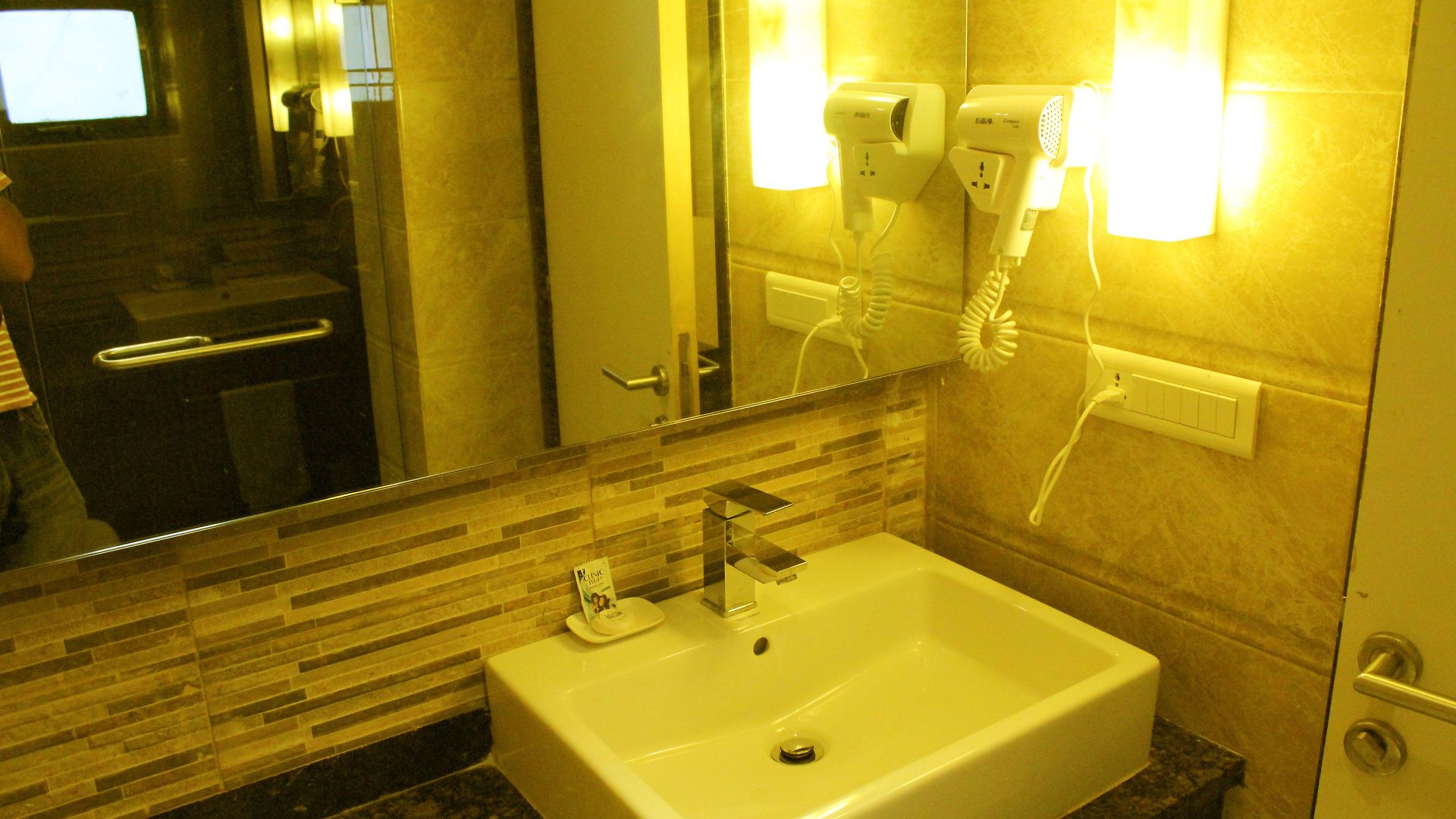 Galaxy Beacon Hotel, Santacruz ,mumbai Hotel 4*