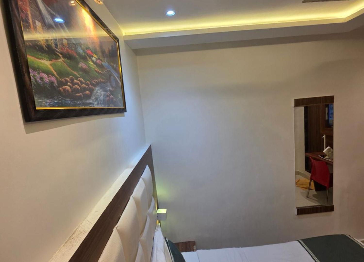 Wellingten 3* Mumbai