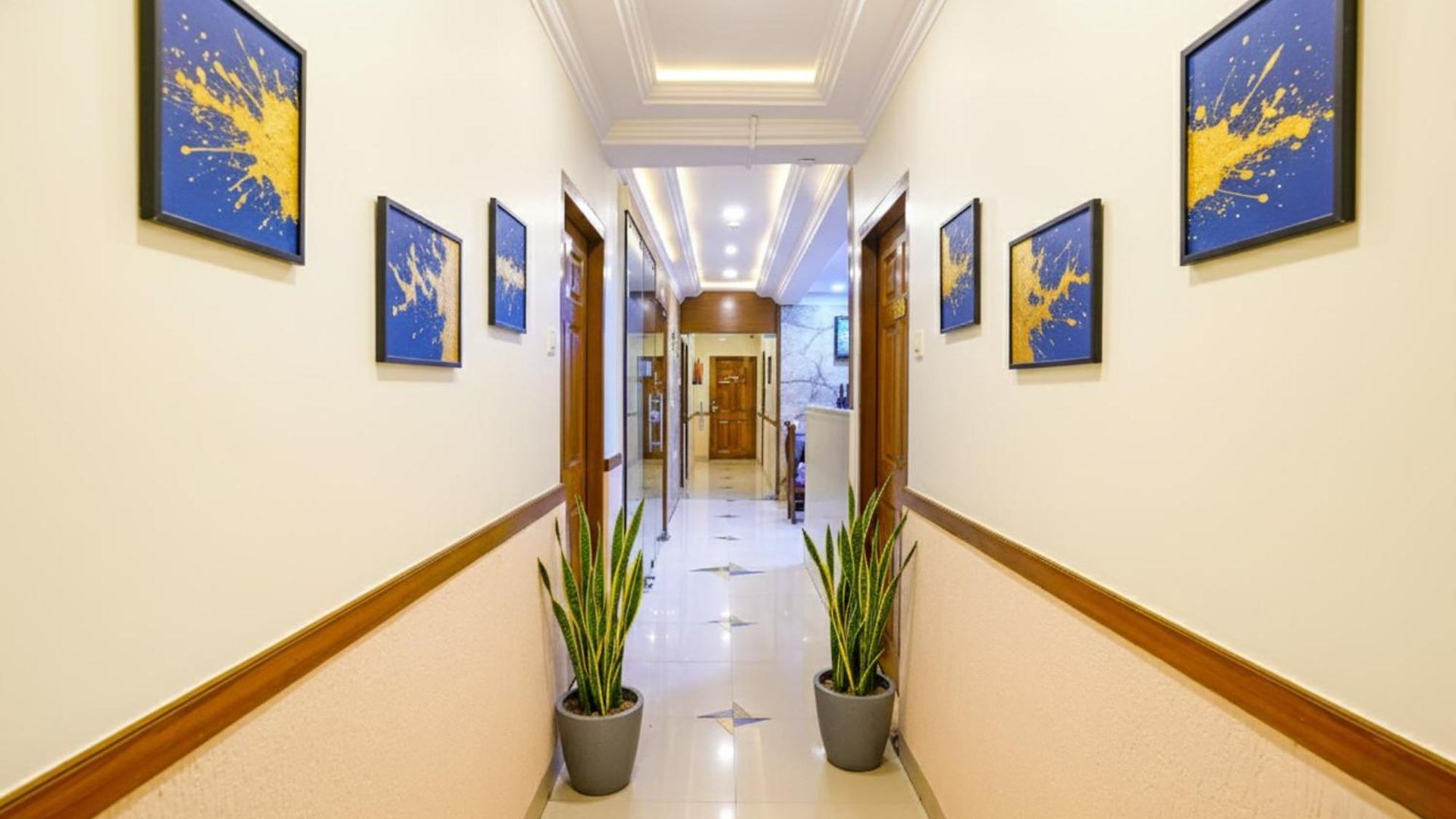 Hotel Fabhotel Cruz Royale - Nr- Bandra West