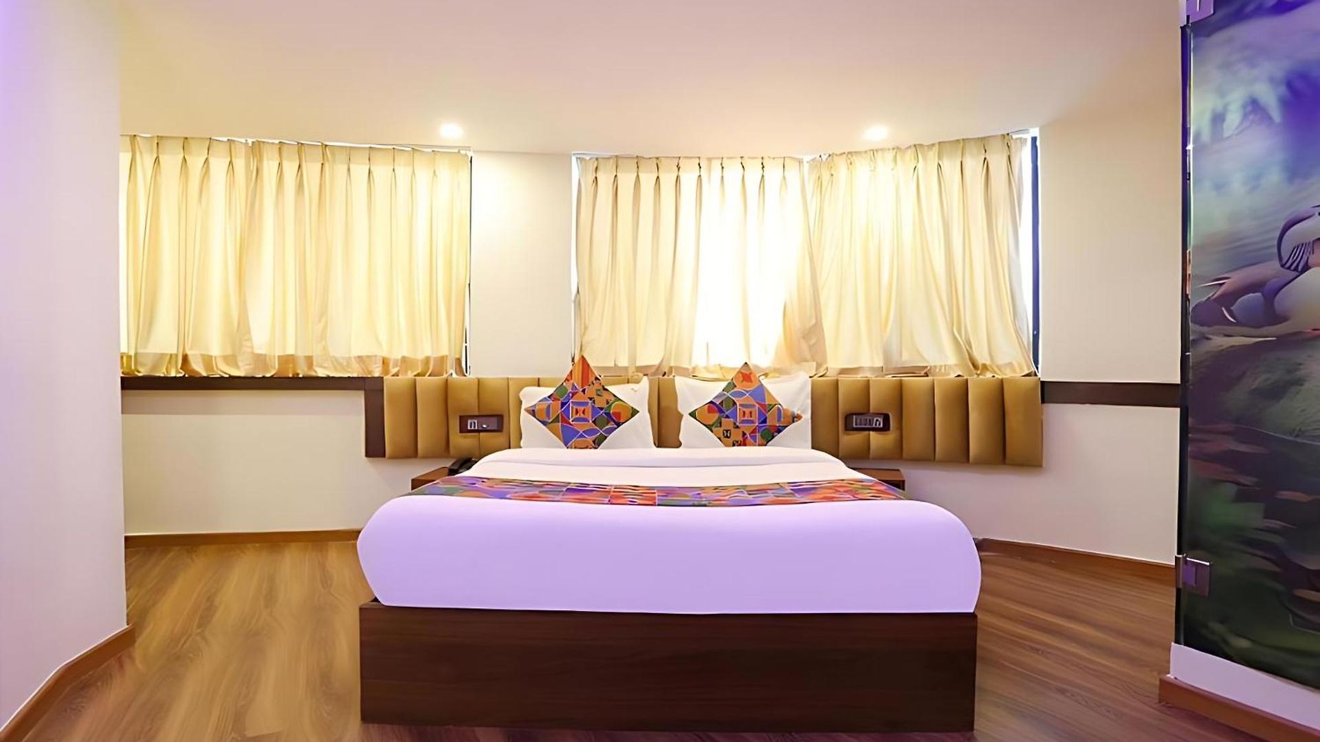 Glitz The Rio - Nr Solitaire Corporate Business Park