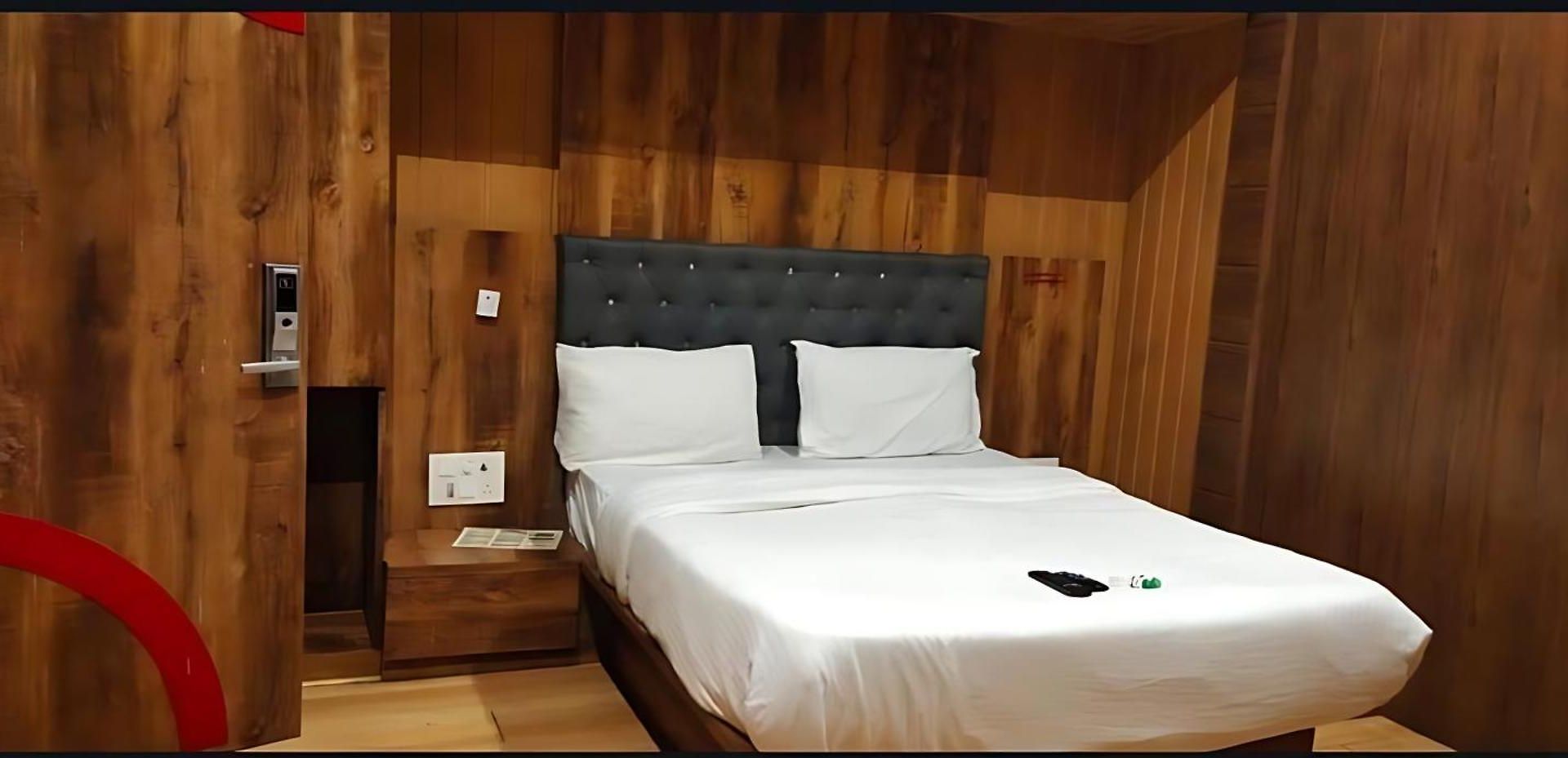 Glitz New Pacific - Nr International Airport Hotel Mumbai