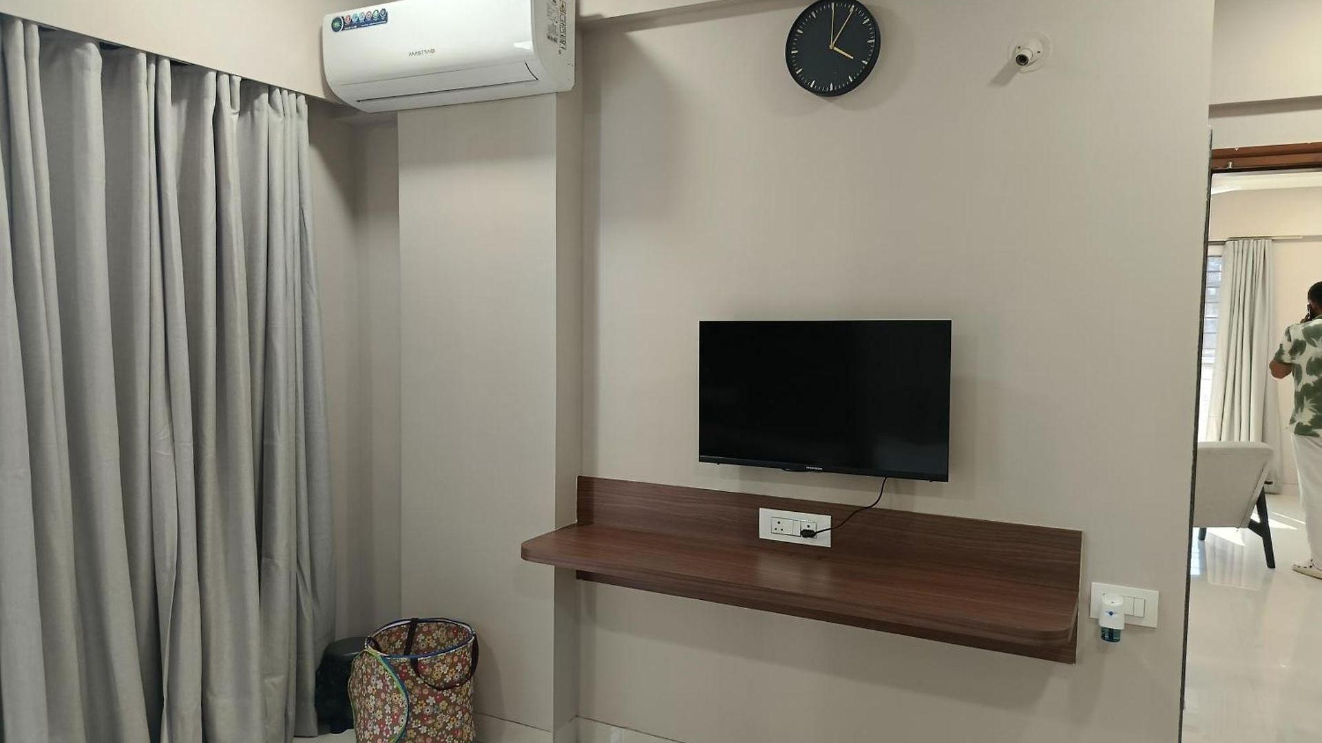 Treat Homes Service In Bkc Siddhant 401 Homestay