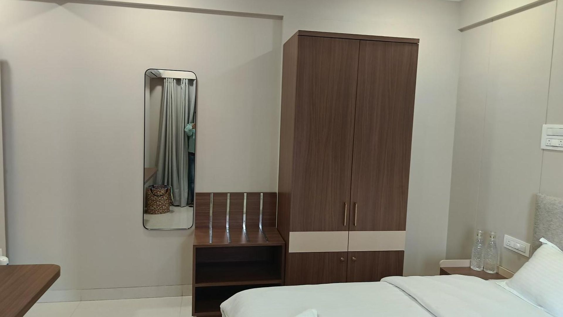 Homestay Treat Homes Service In Bkc Siddhant 401 Mumbai