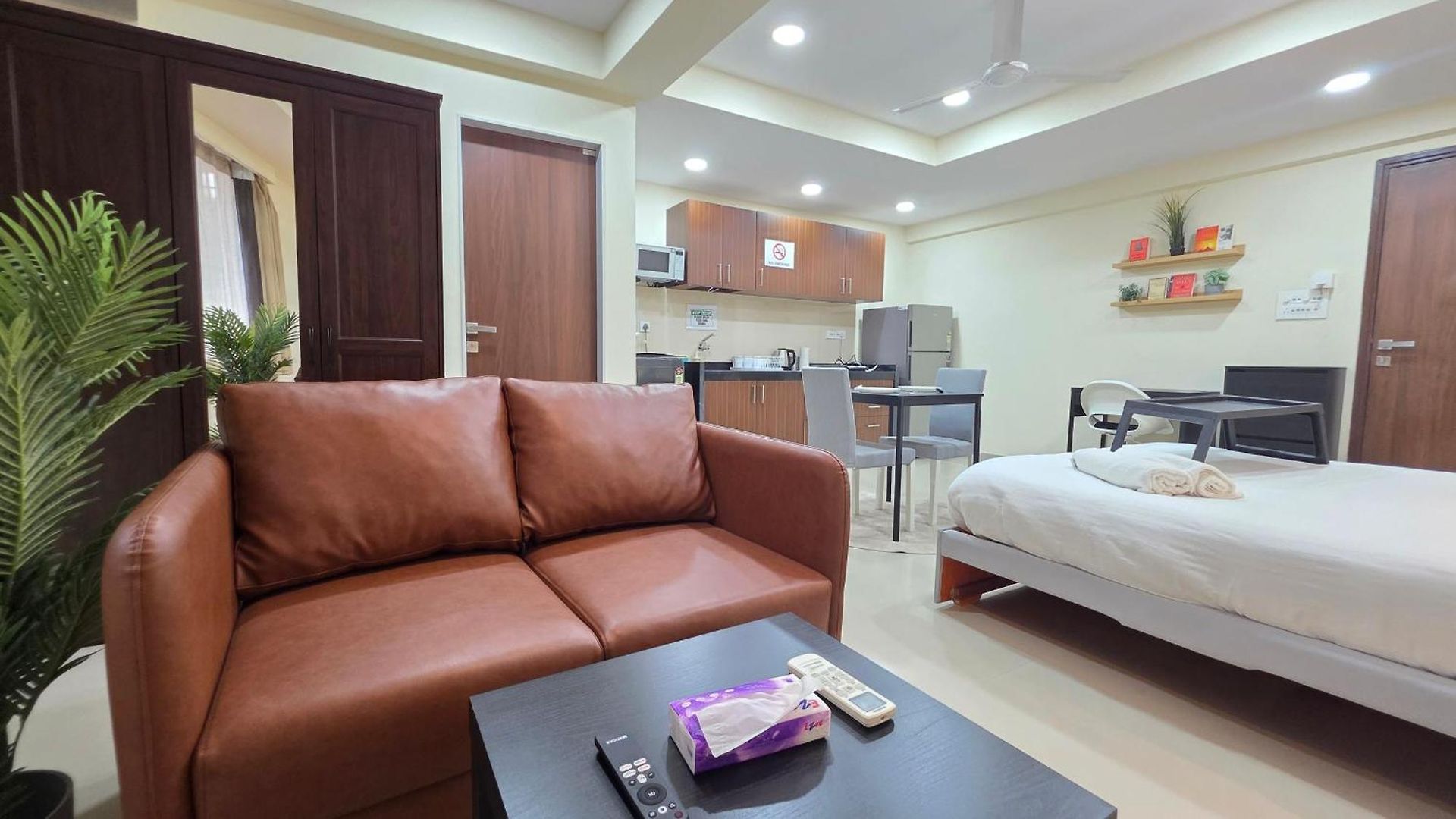 Apartment Lite - Khar West Mumbai