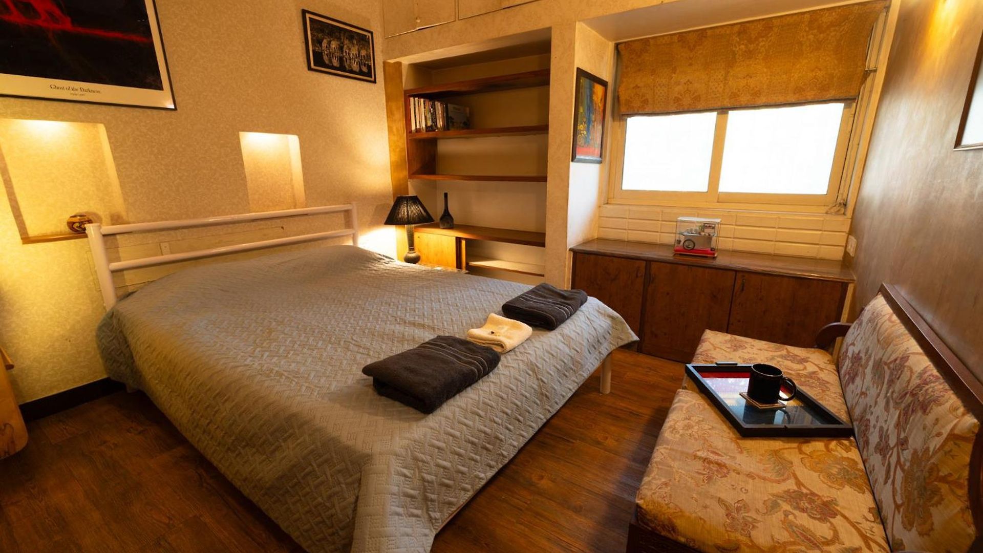 Cosy Artistic In Andheri H Mumbai