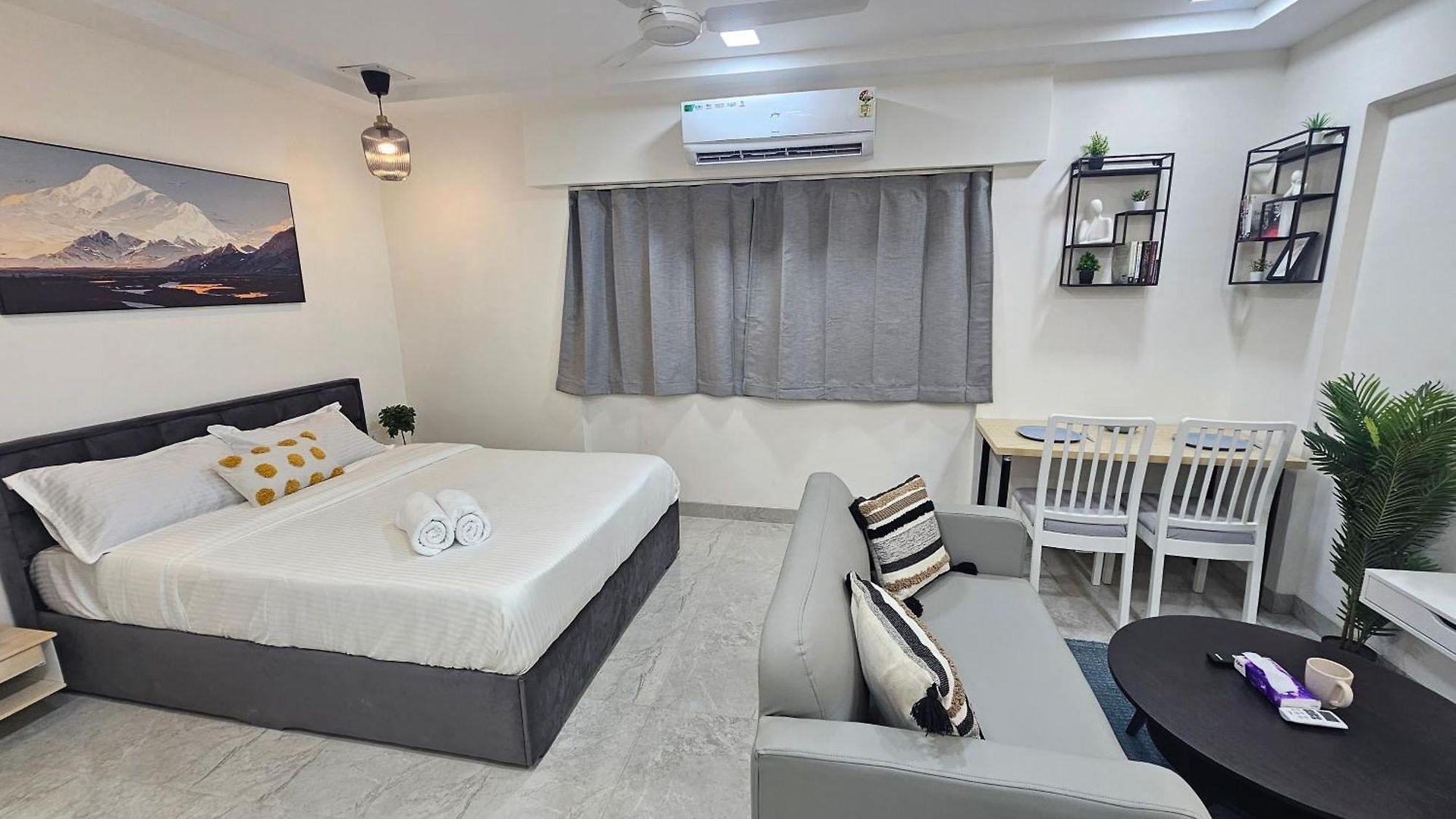 Lite - Khar West
