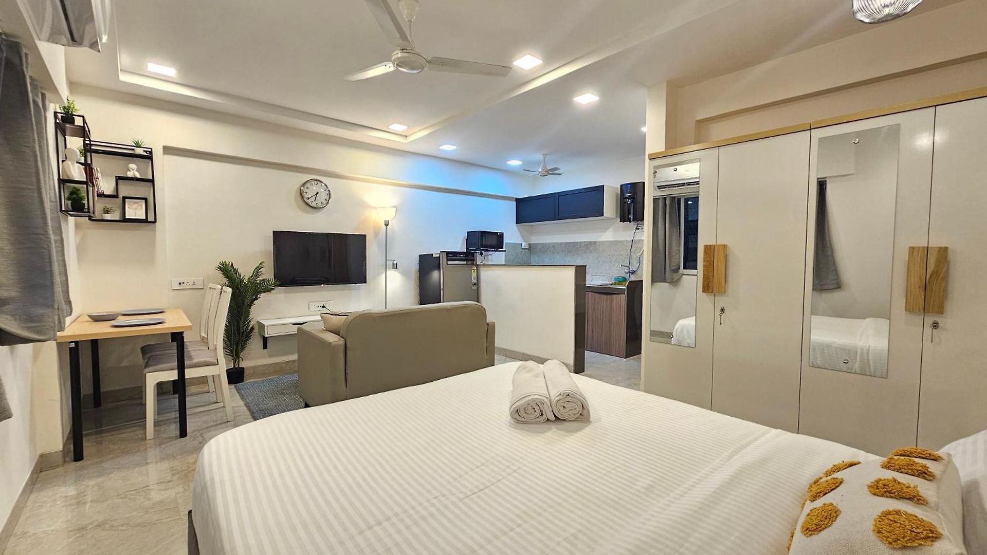 Lite - Khar West Apartment *