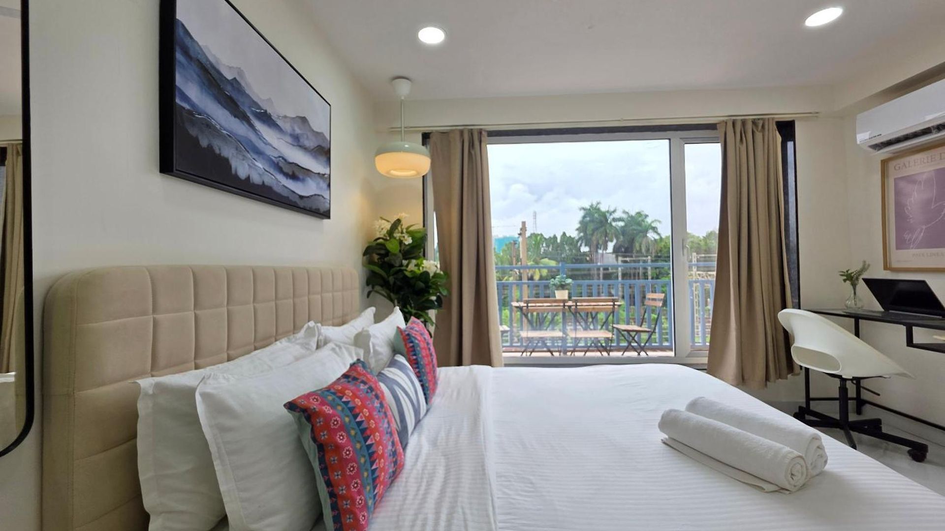 Lite - Khar West Apartment