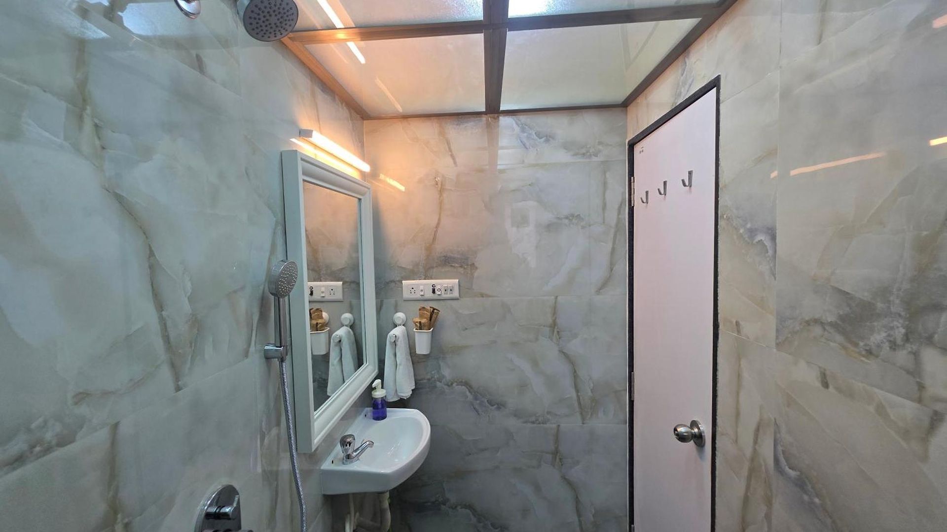 Lite - Khar West Apartment