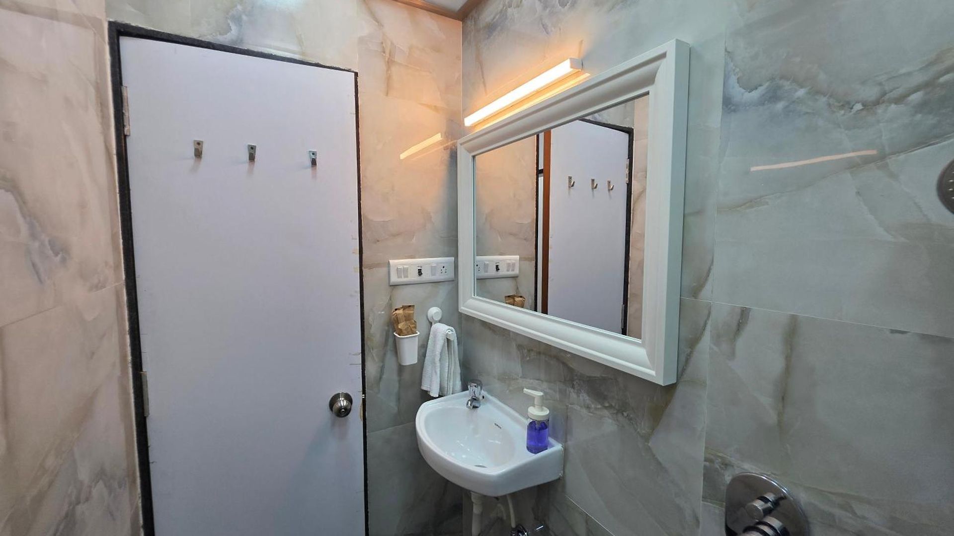 Lite - Khar West