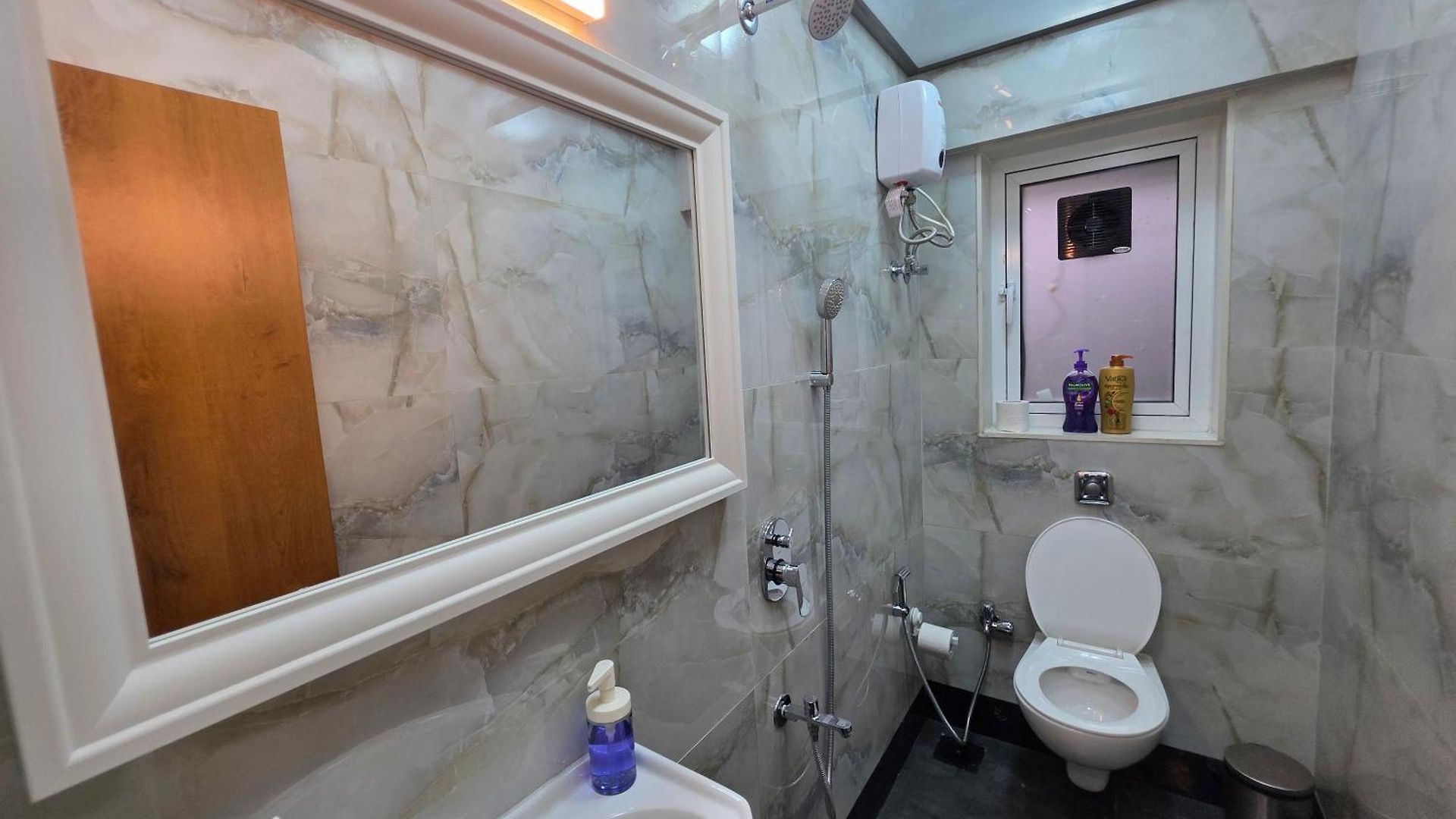 Apartment Lite - Khar West Mumbai
