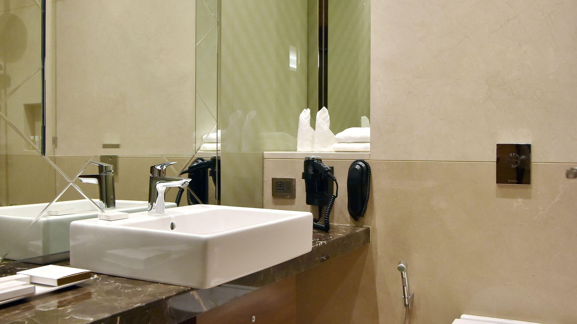 Hotel Niranta Airport Transit & Lounge Terminal 2 Arrivals/landside