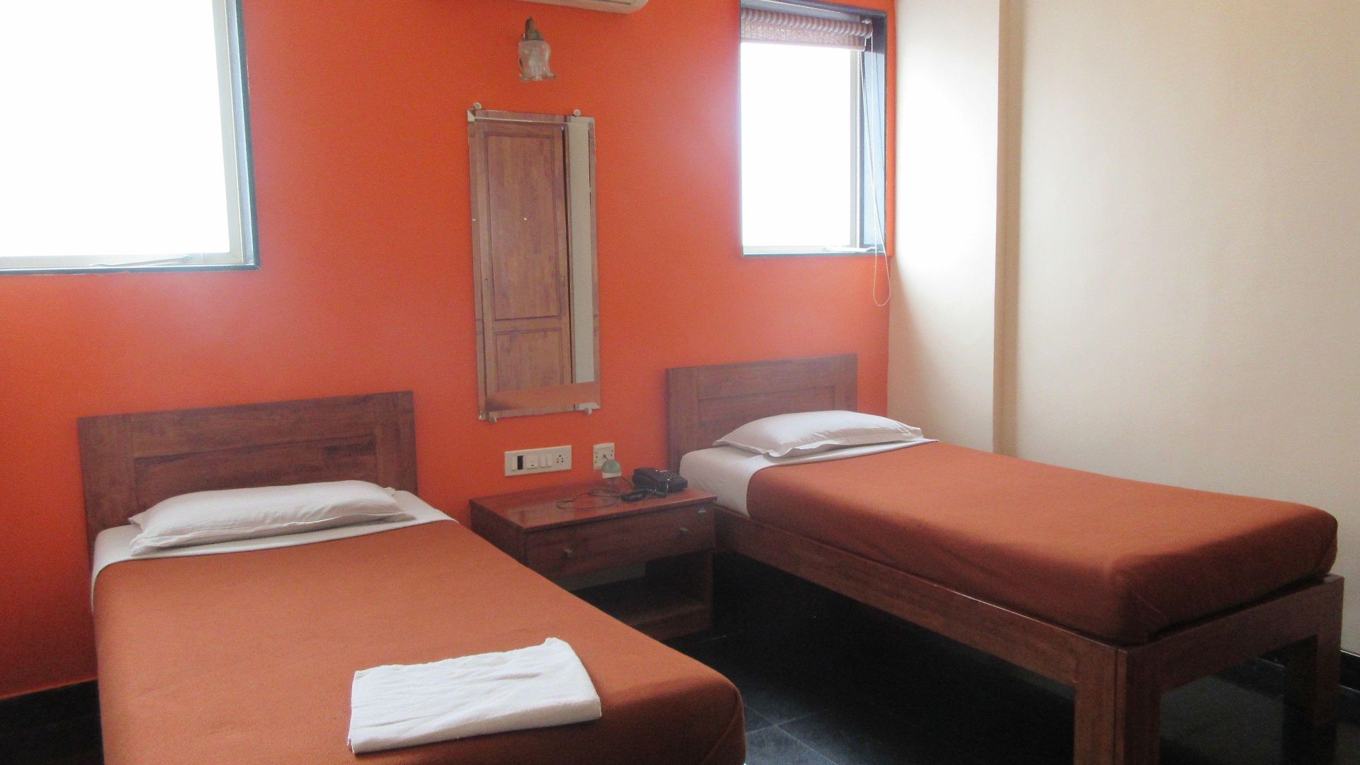 Q Deck Hotel 2*