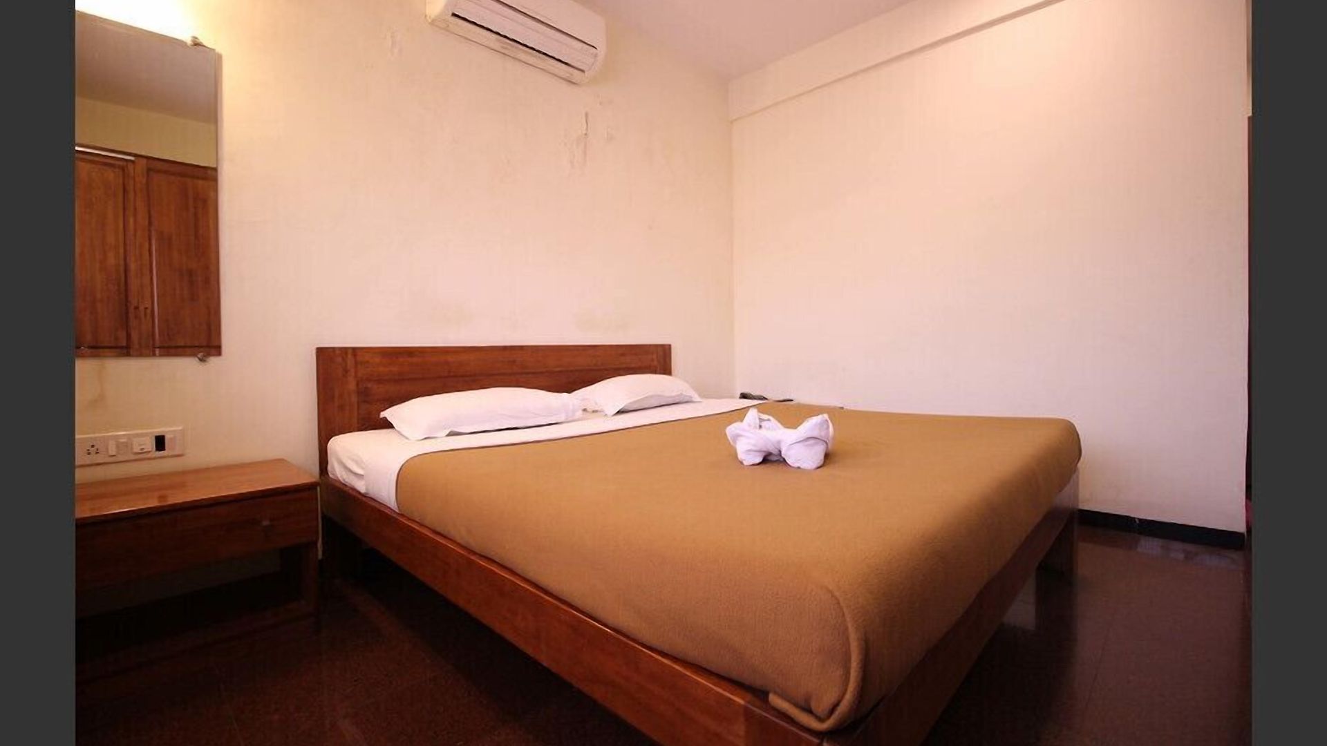 Q Deck Hotel