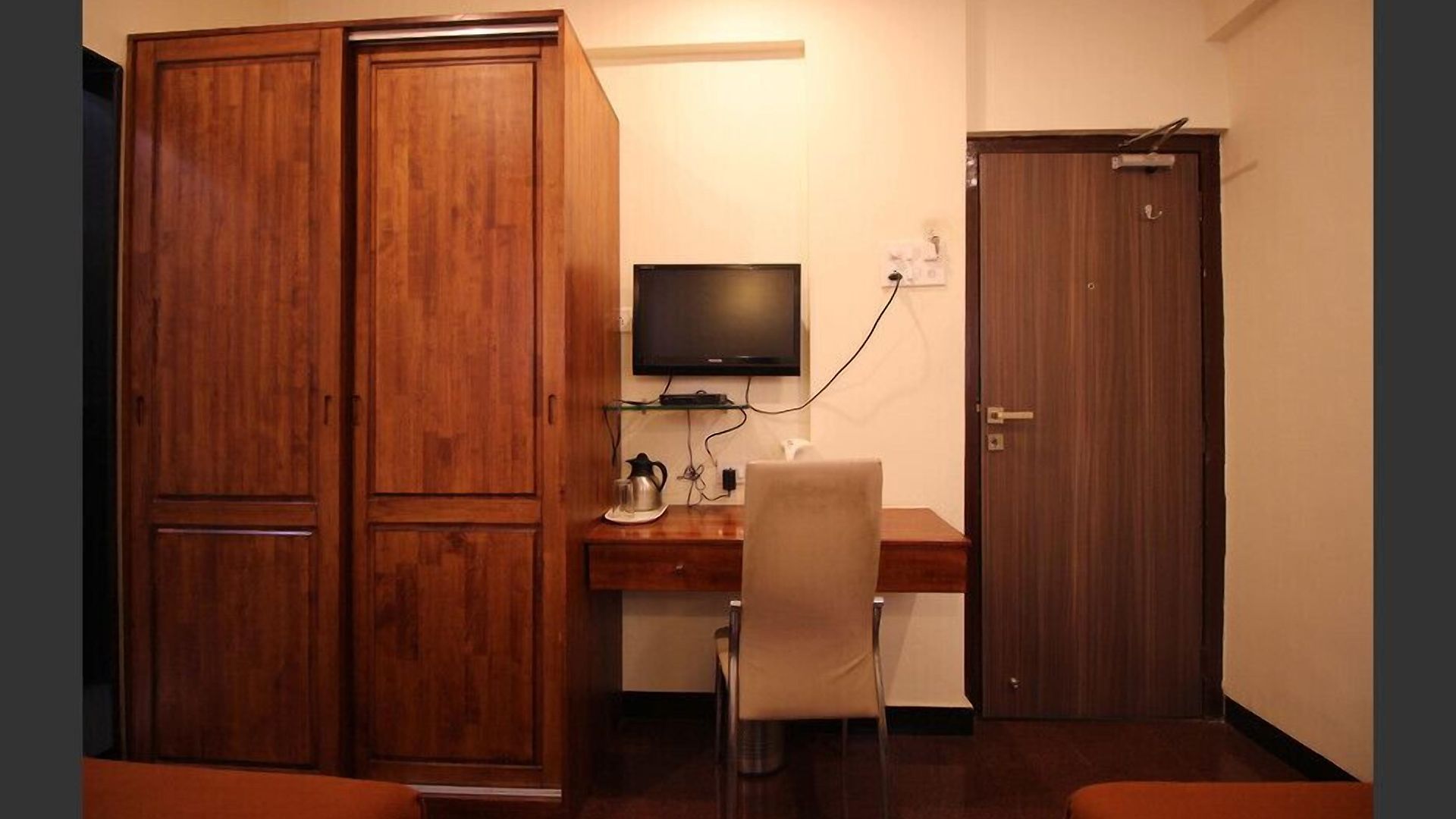Q Deck Hotel 2*