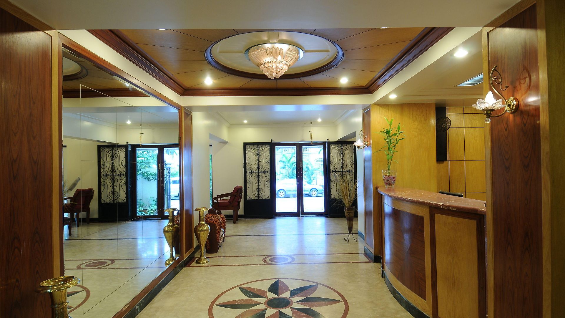 Crystal Hotel 3*