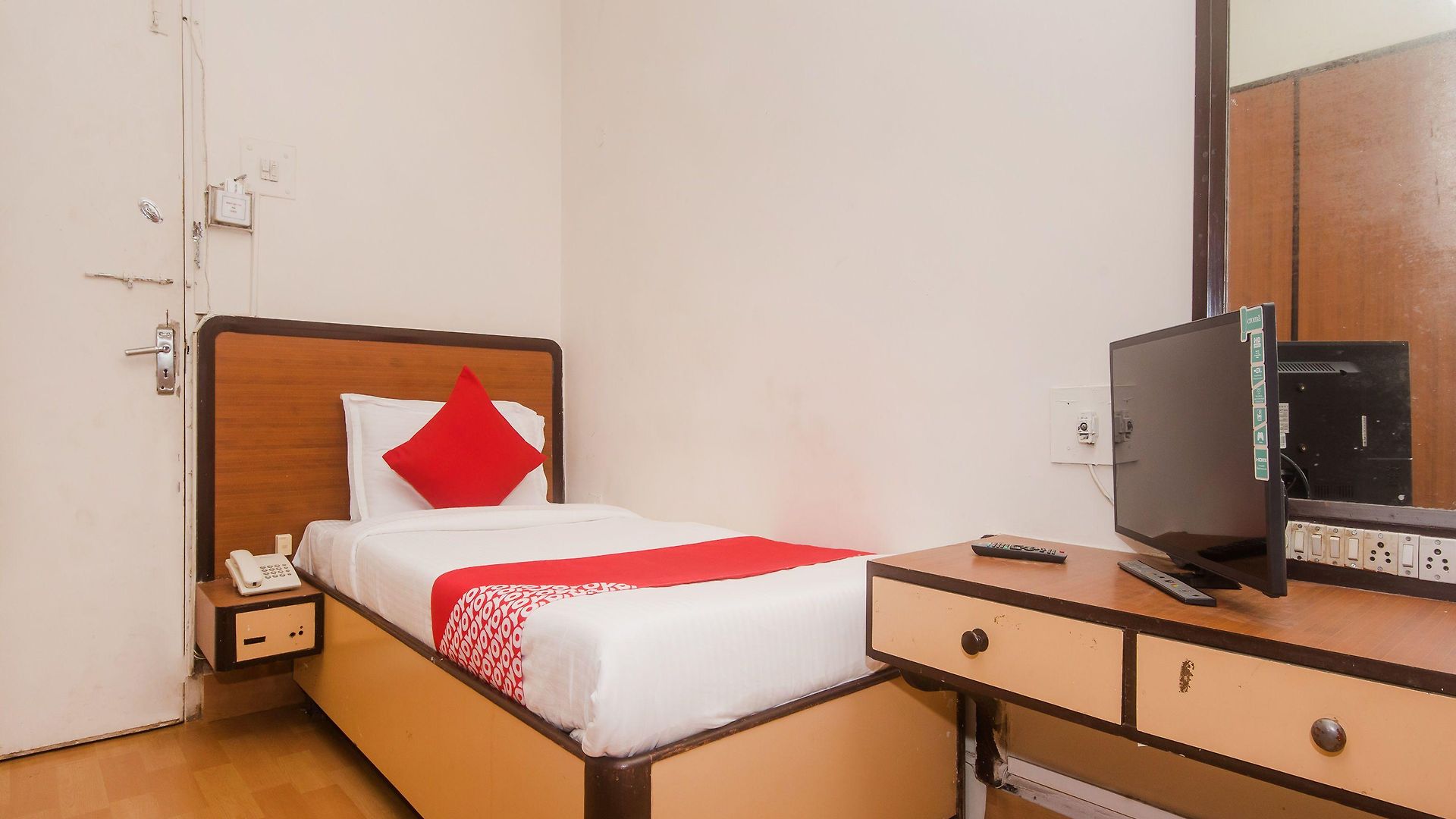 Oyo 935 Palkhee Hotel