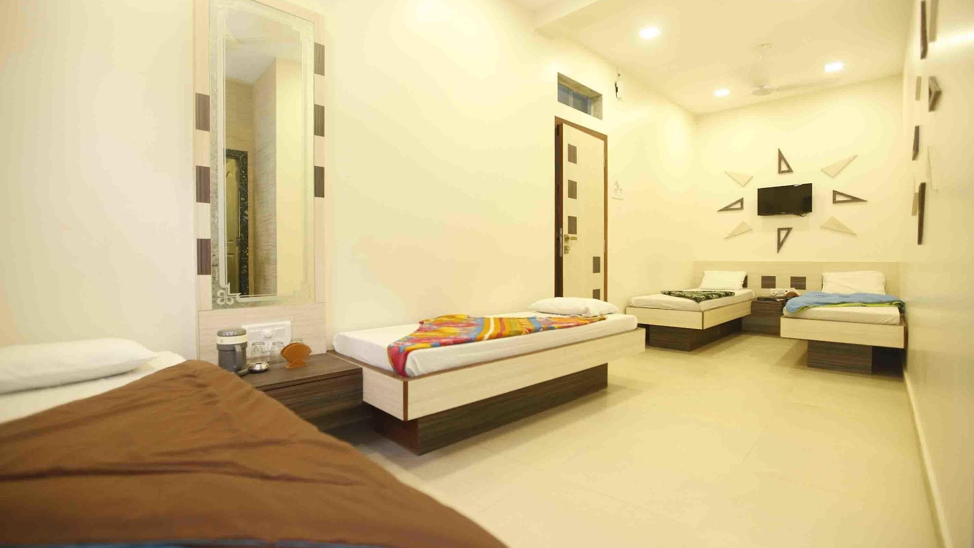 Hotel Al Moazin Mumbai