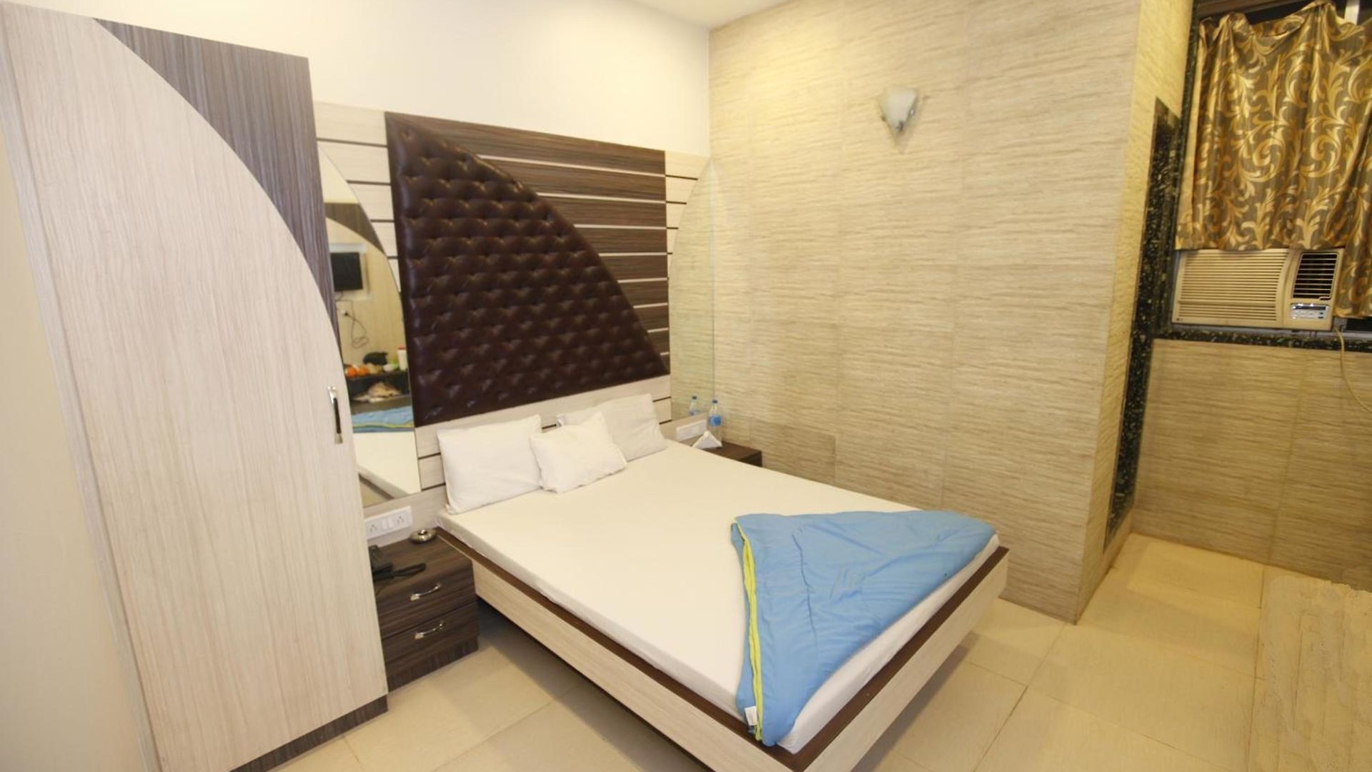 Hotel Al Moazin Mumbai