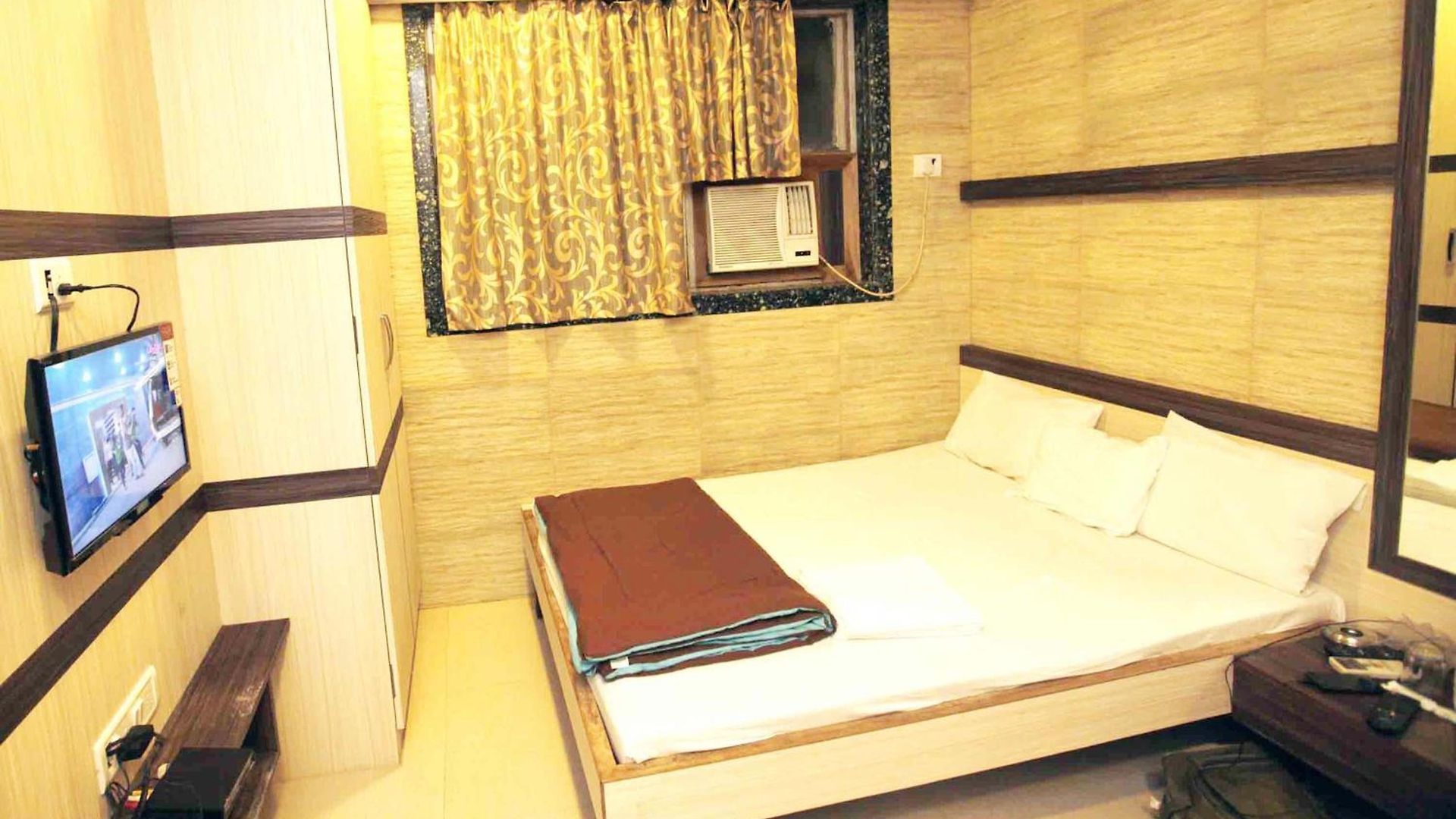 Al Moazin Hotel Mumbai