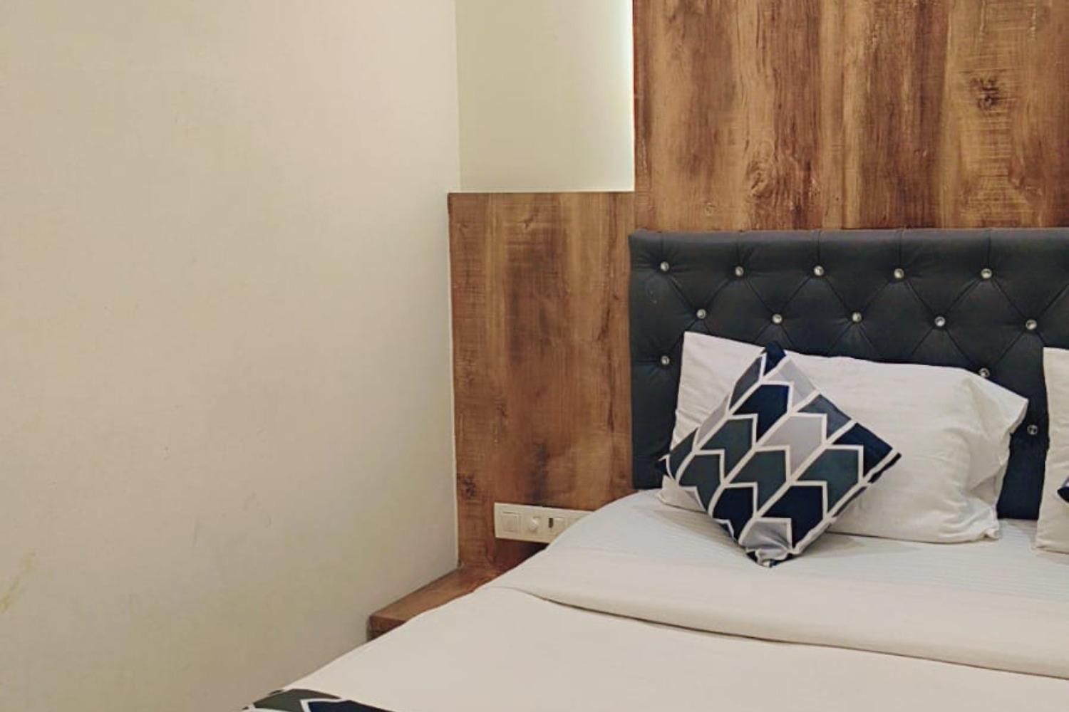 Hotel Residency Near Kokilaben Dhirubhai Ambani Hospital Andheri West