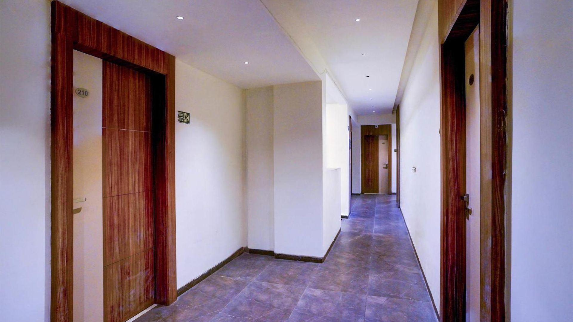 Super Townhouse Oak New Nashik Highway Kalyan Bhiwandi 4*