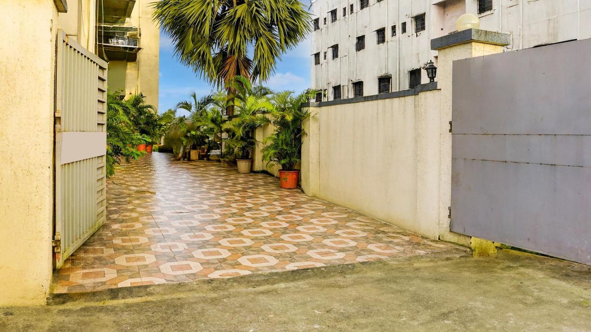 Hotel Super Townhouse Oak New Nashik Highway Kalyan Bhiwandi 4*