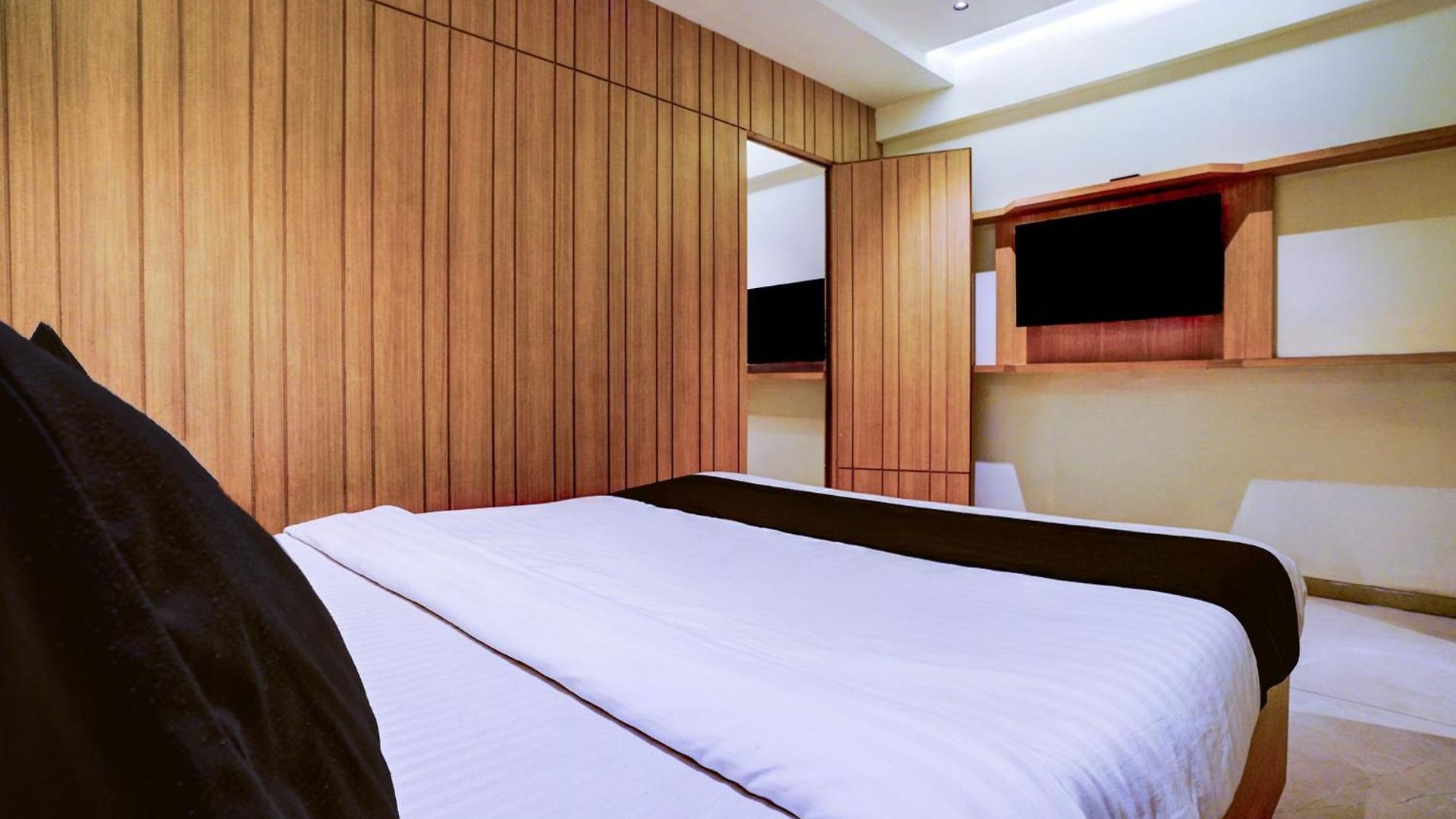 Super Townhouse Oak New Nashik Highway Kalyan Bhiwandi Mumbai
